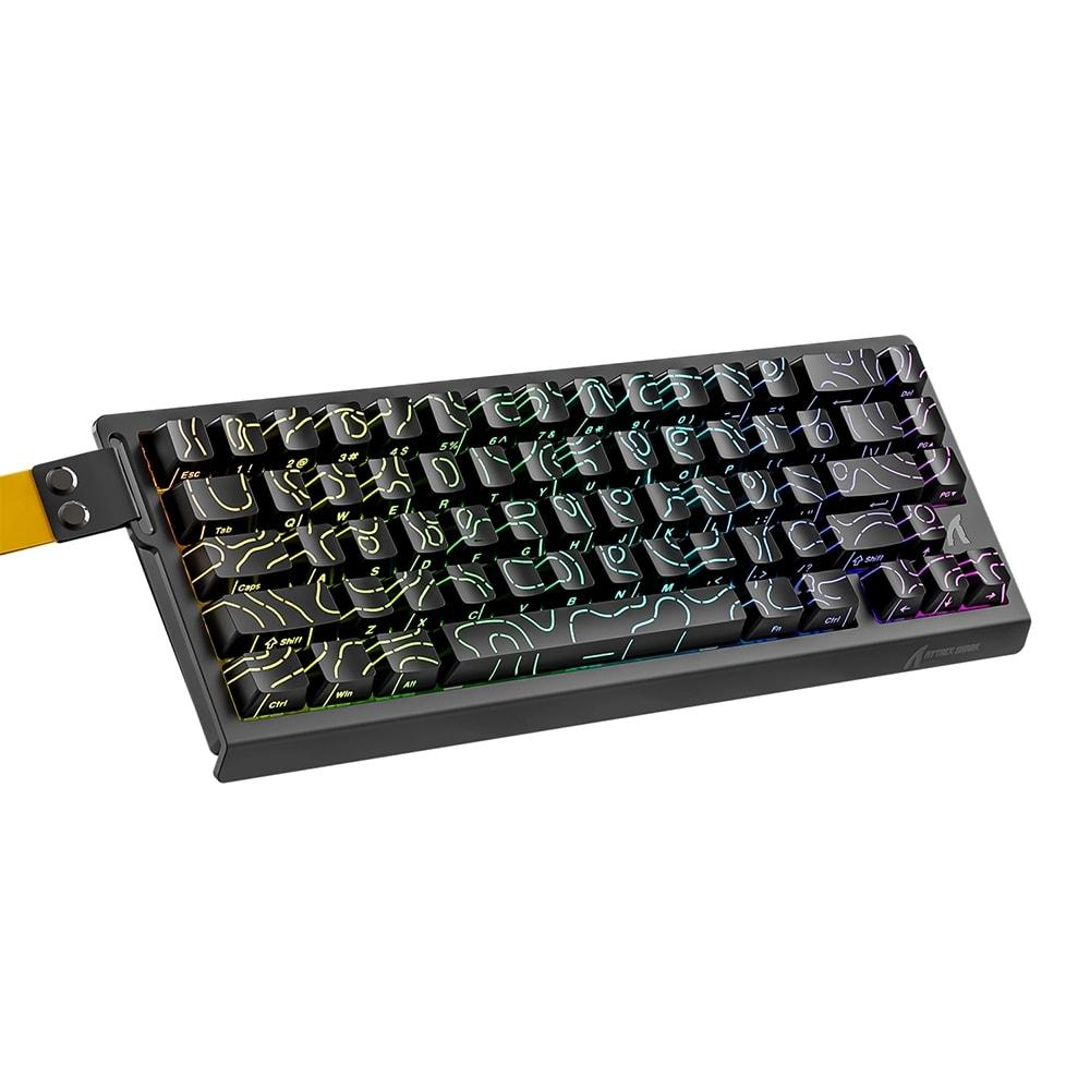 RGB aydınlatmalı siyah mekanik klavye. Tuşlarda beyaz konturlu semboller bulunur.