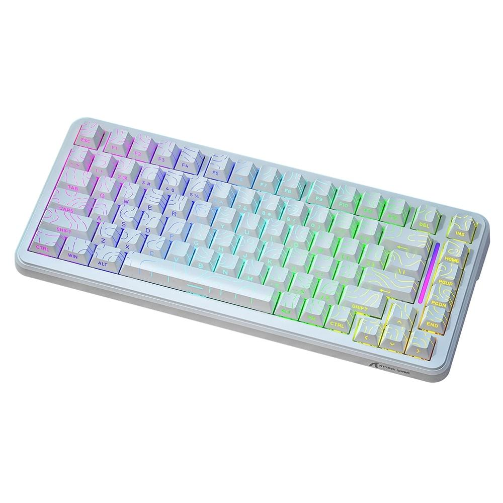 RGB aydınlatmalı, renkli tuş başlıklarına sahip beyaz klavye. Oyuncu klavyesi.