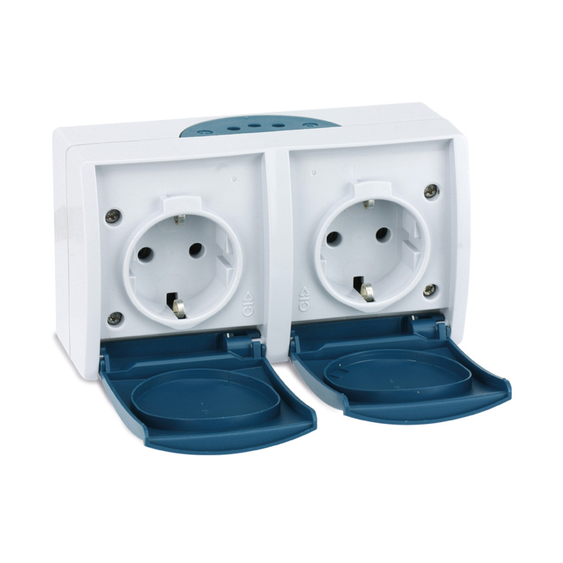 Ein weißer Doppelsteckdosenadapter mit blauen Klappdeckeln.
