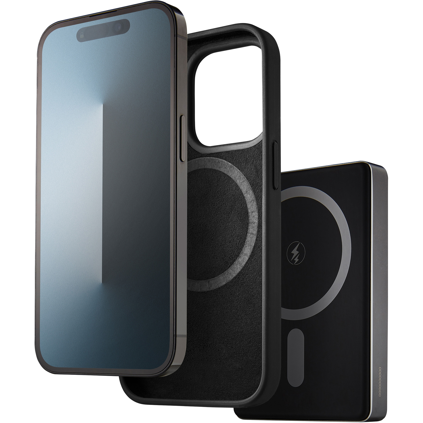 Ein schwarzes iPhone, eine Hülle und ein Ladeakku auf weißem Hintergrund.