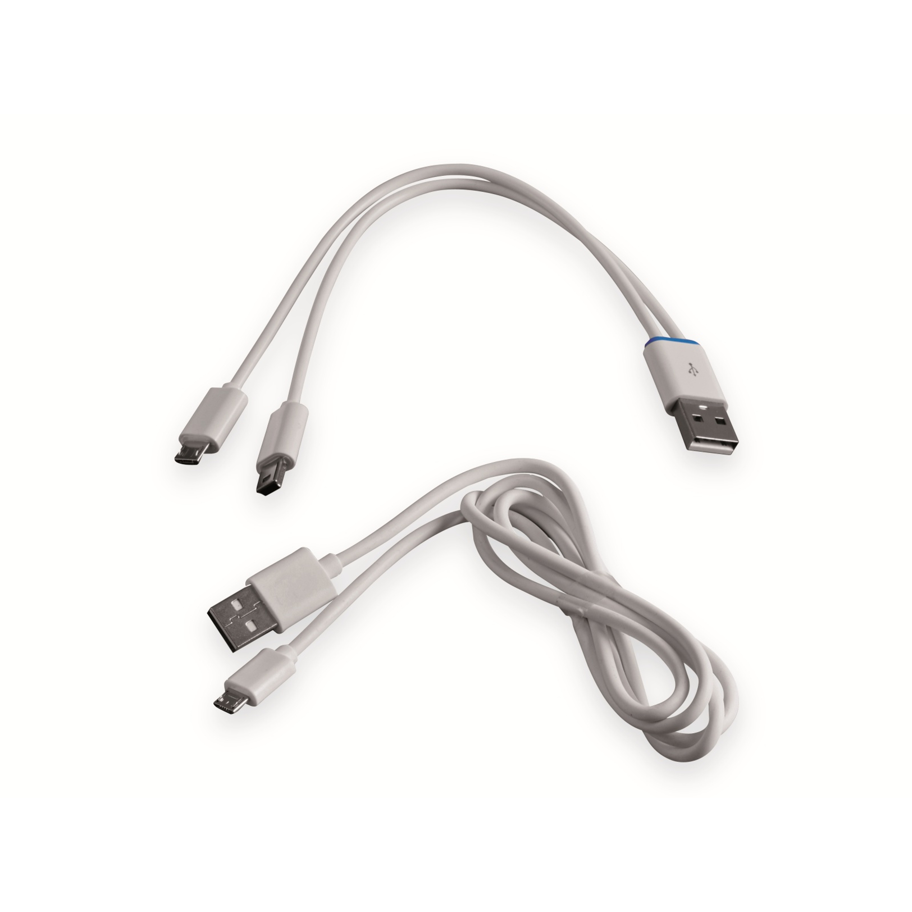 Dos cables USB blancos con conectores micro-USB, uno enrollado.