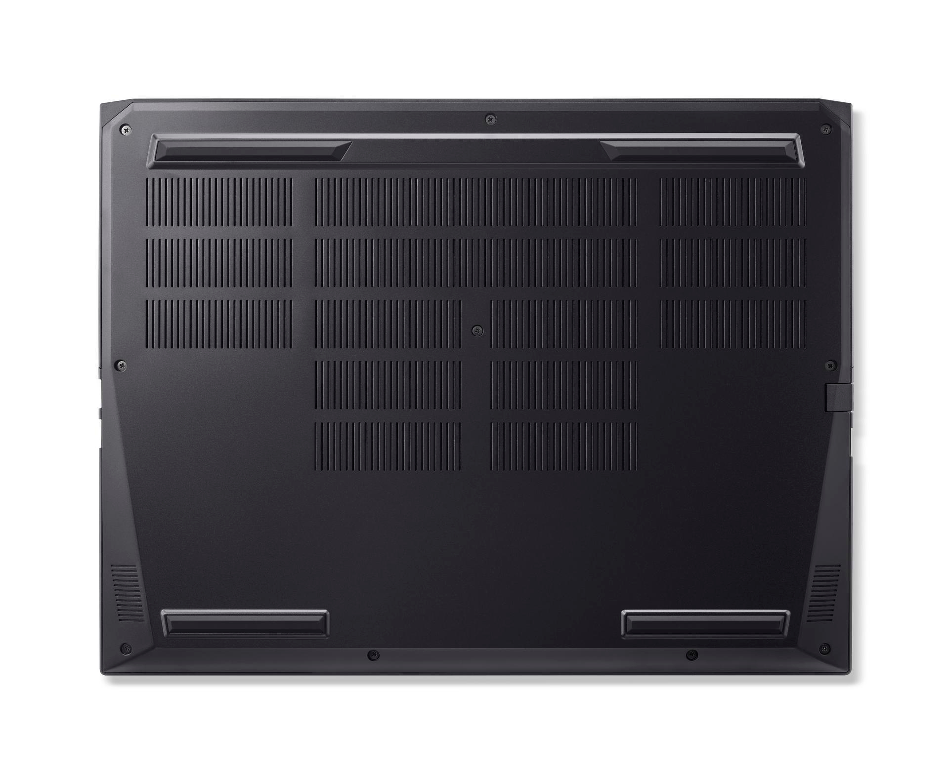 Spód czarnego laptopa z otworami wentylacyjnymi i gumowymi nóżkami.