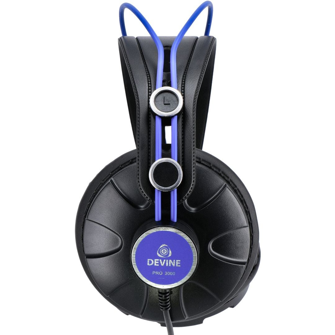 Zwarte koptelefoon met blauwe accenten en 'DEVINE PRO 3000' logo.