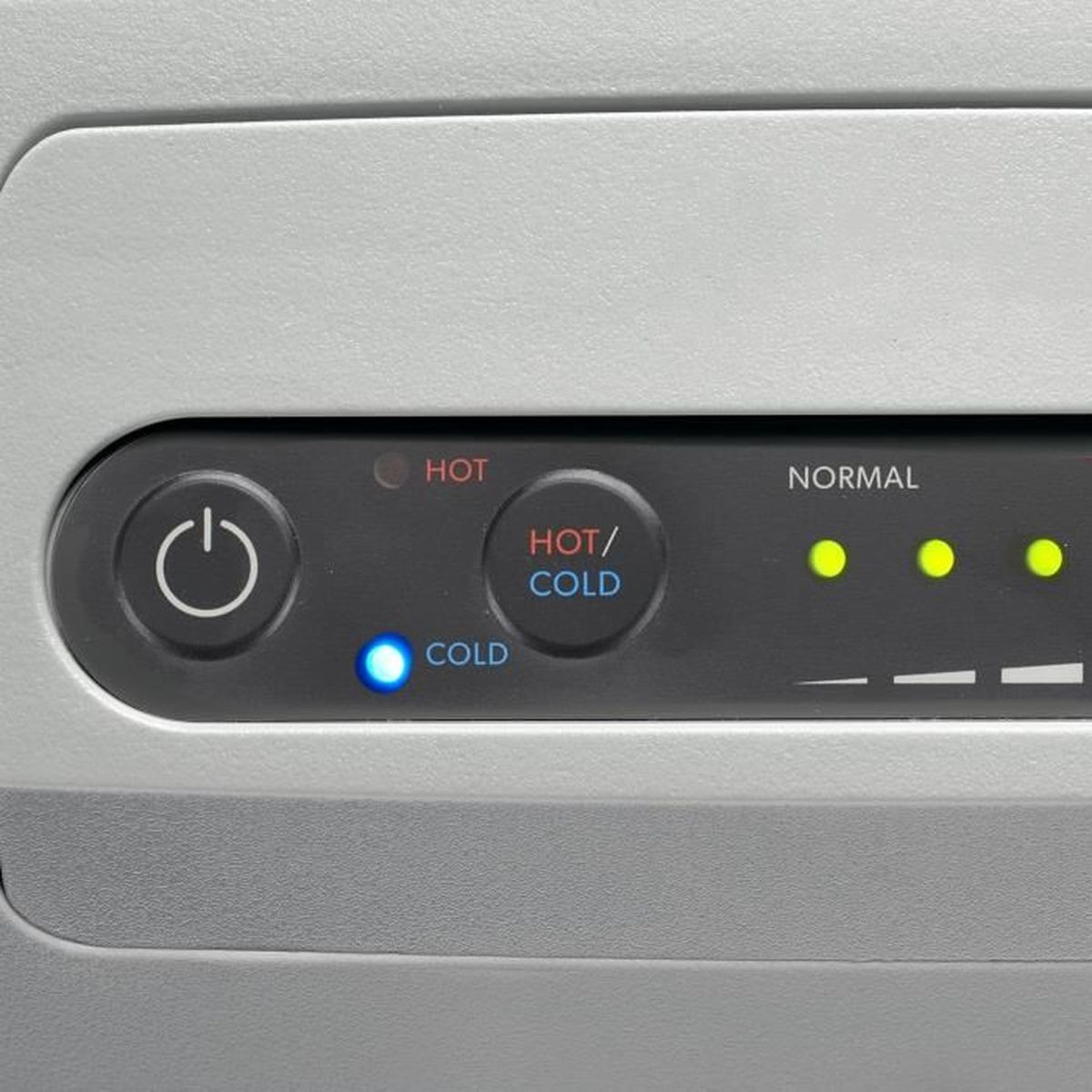 Ikona zasilania, przycisk HOT/COLD i niebieska kontrolka zimna.