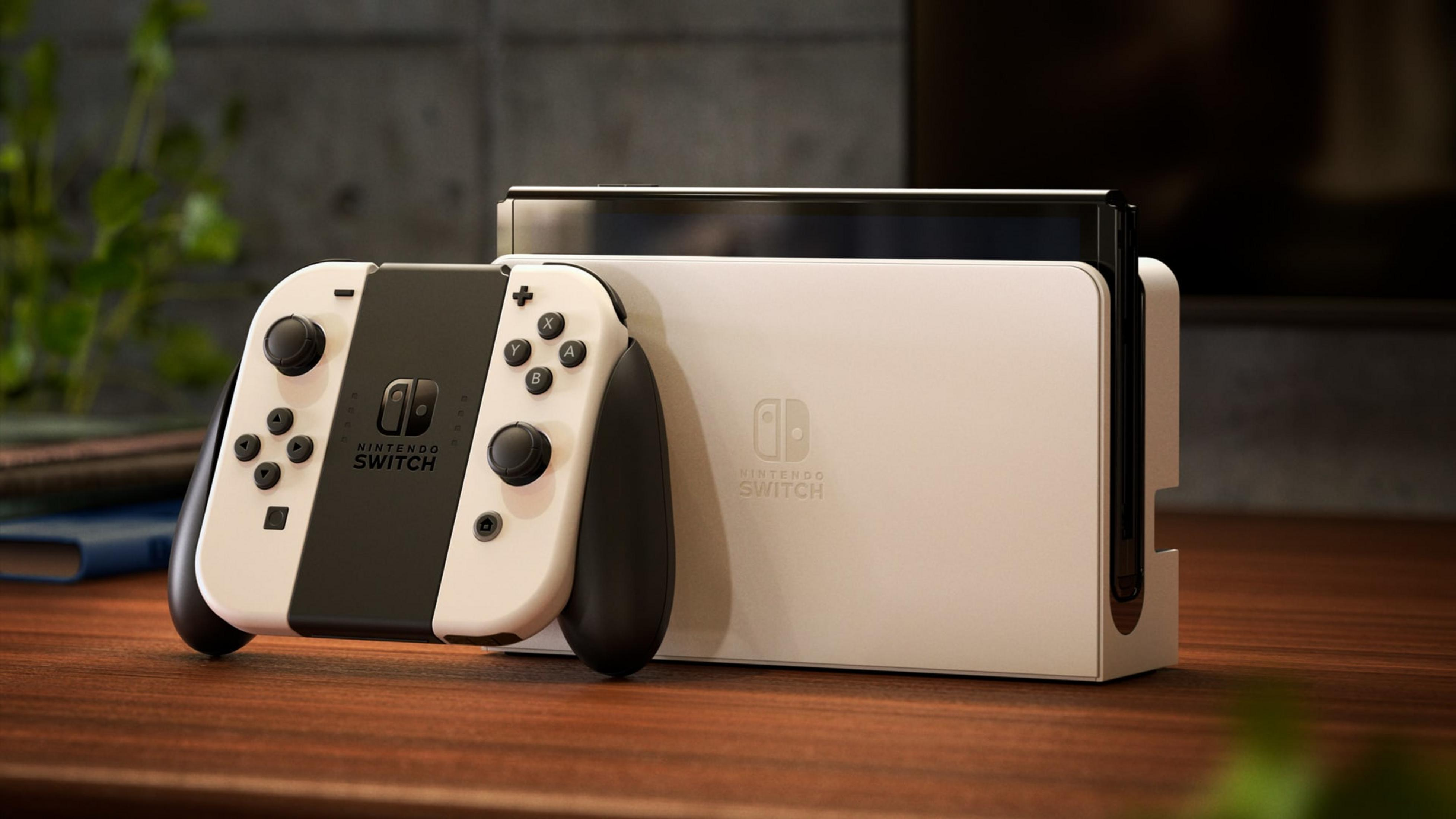 Konsola Nintendo Switch z biało-czarnym kontrolerem na drewnianym stole.