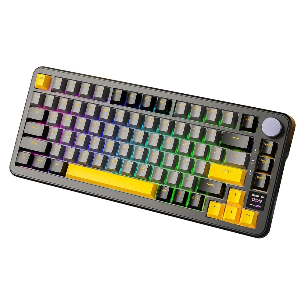 Sarı vurgulu tuşlara ve RGB arka aydınlatmaya sahip siyah klavye.
