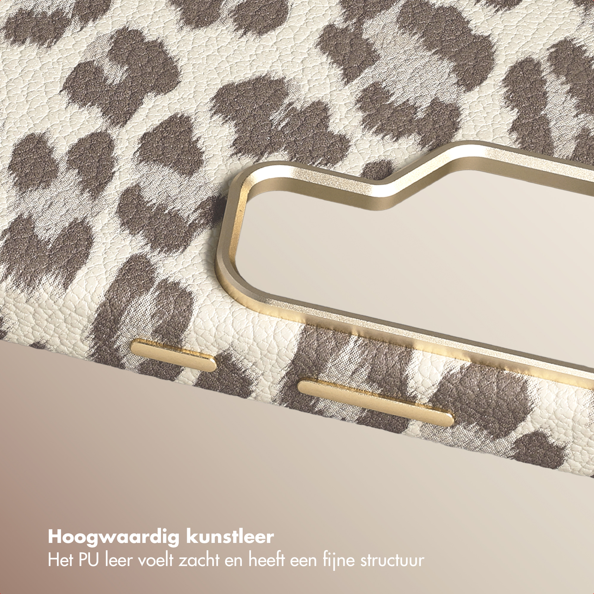 Wit kunstleer met bruine vlekken, gouden frame, zachte textuur.