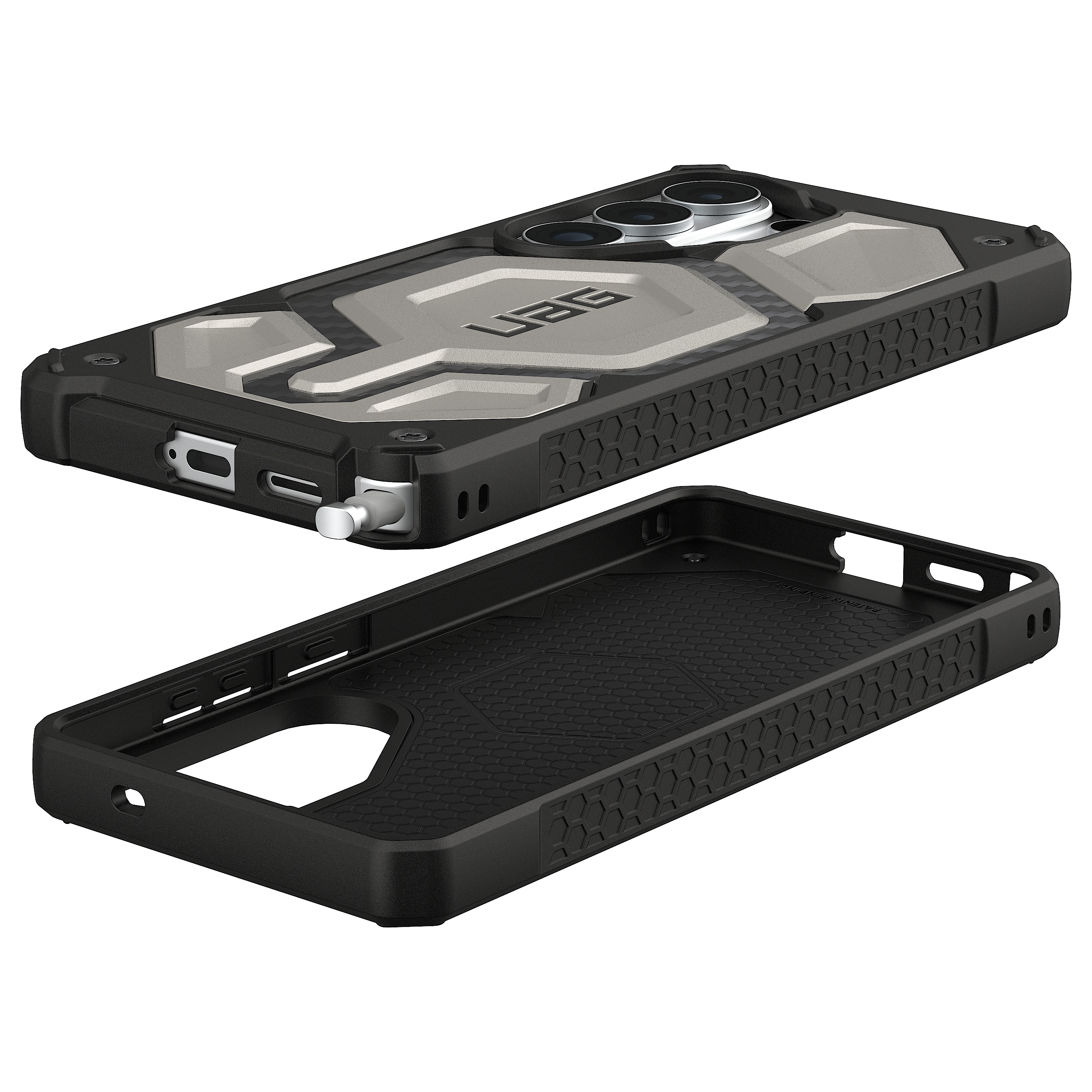 Czarne etui na telefon z srebrnymi akcentami i wycięciem na potrójny aparat.