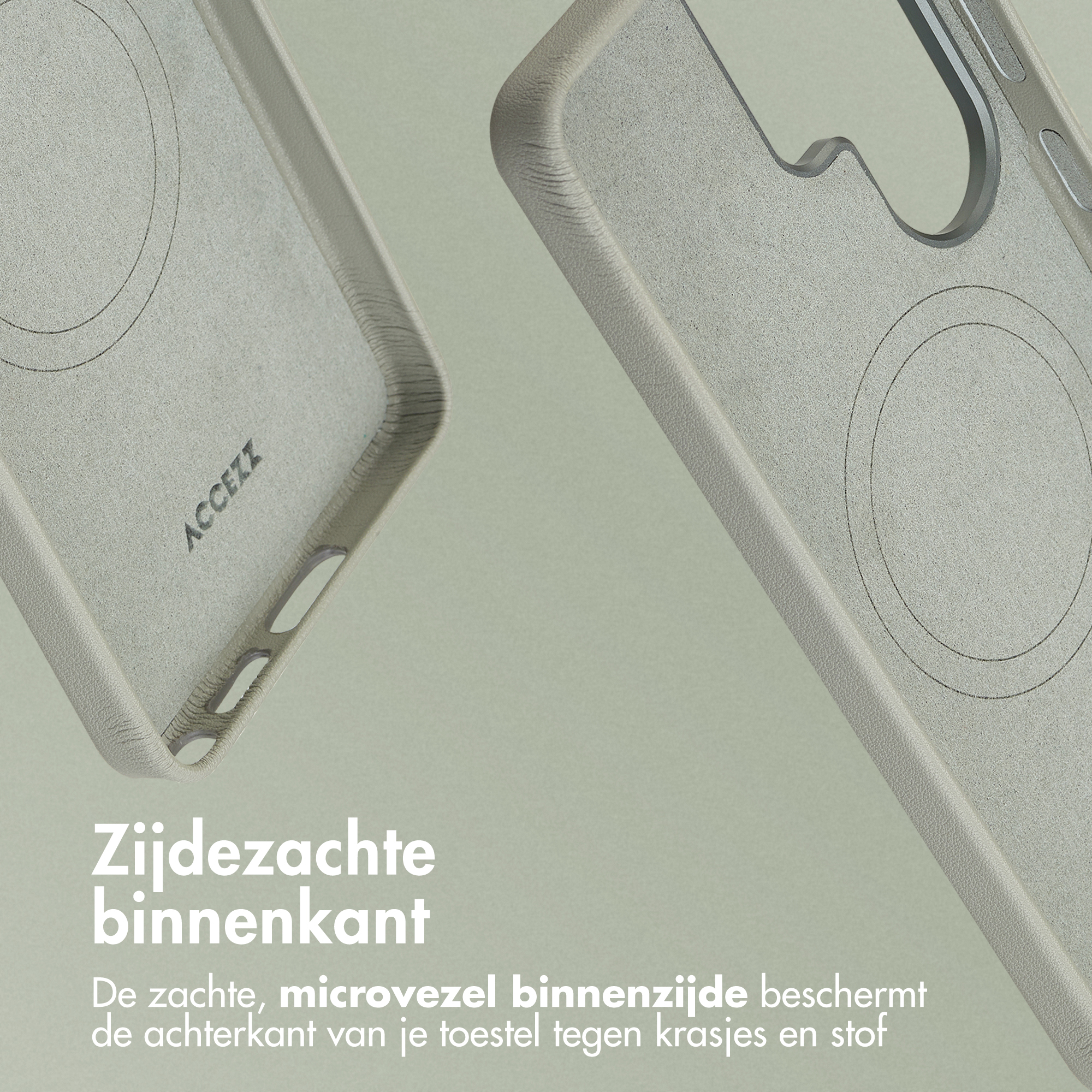 Twee beige stoffen telefoonhoesjes met logo, zachte binnenkant.