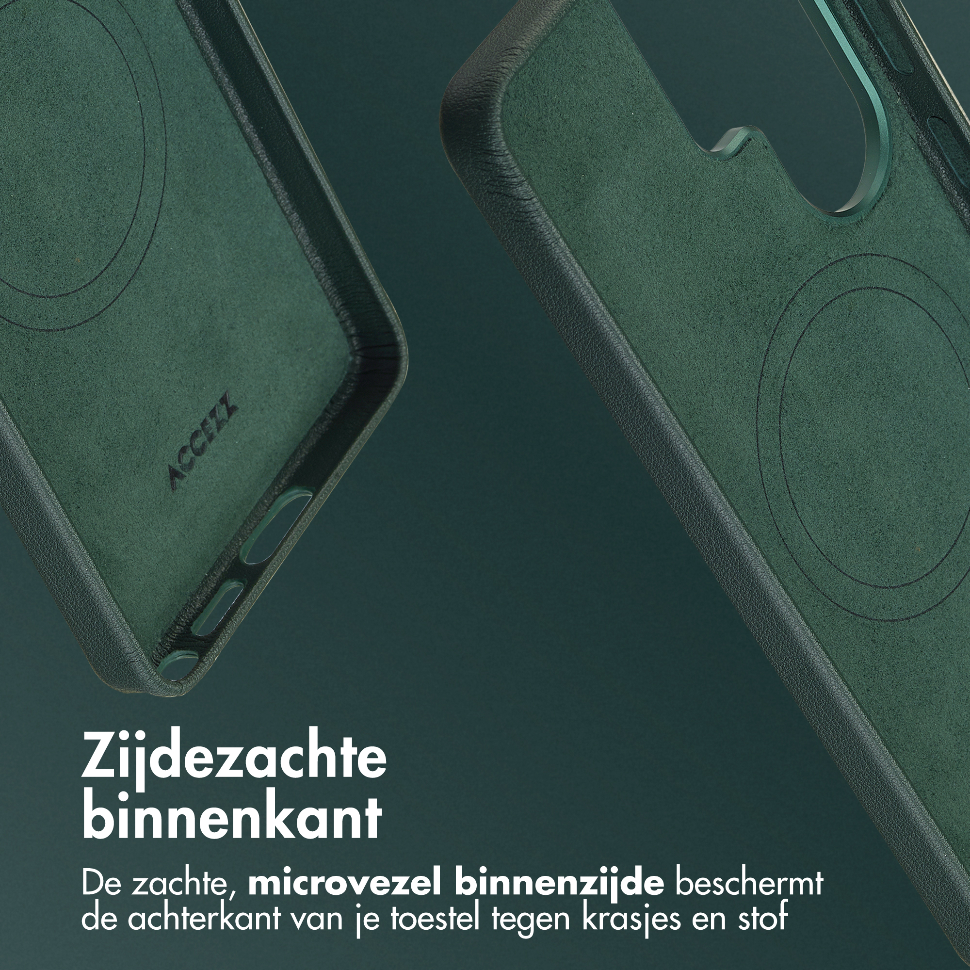 Donkergroene telefoonhoes met zachte voering. ACCEZZ logo binnenin.