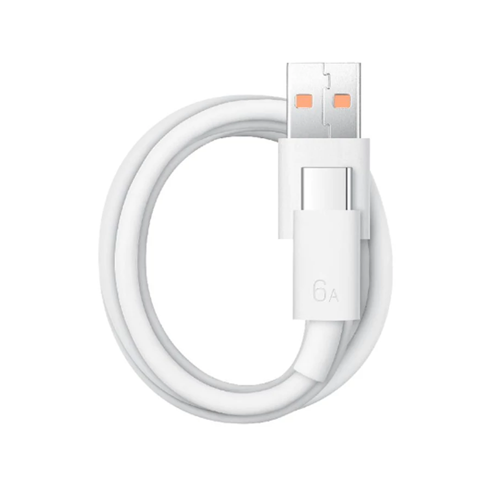 Un cable USB-C blanco con marca 6A, enrollado.