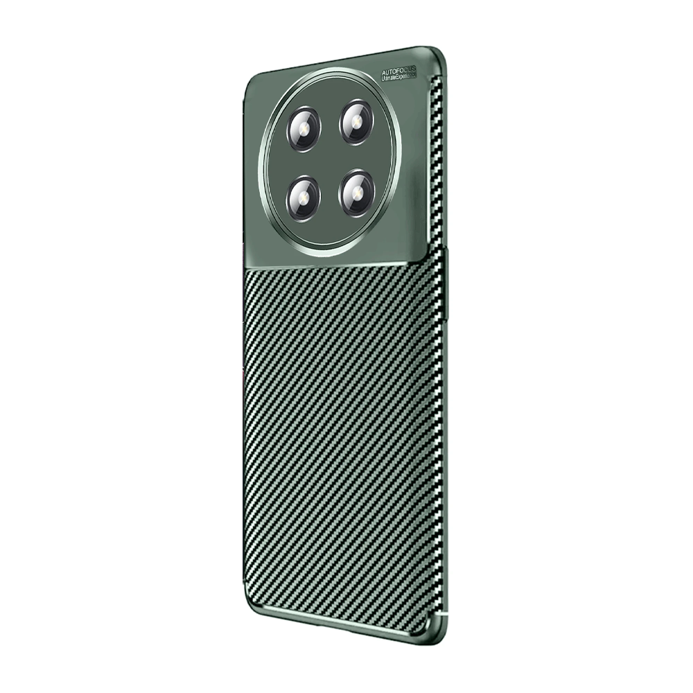 Dört kameralı, karbon fiber arka kapaklı yeşil akıllı telefon.