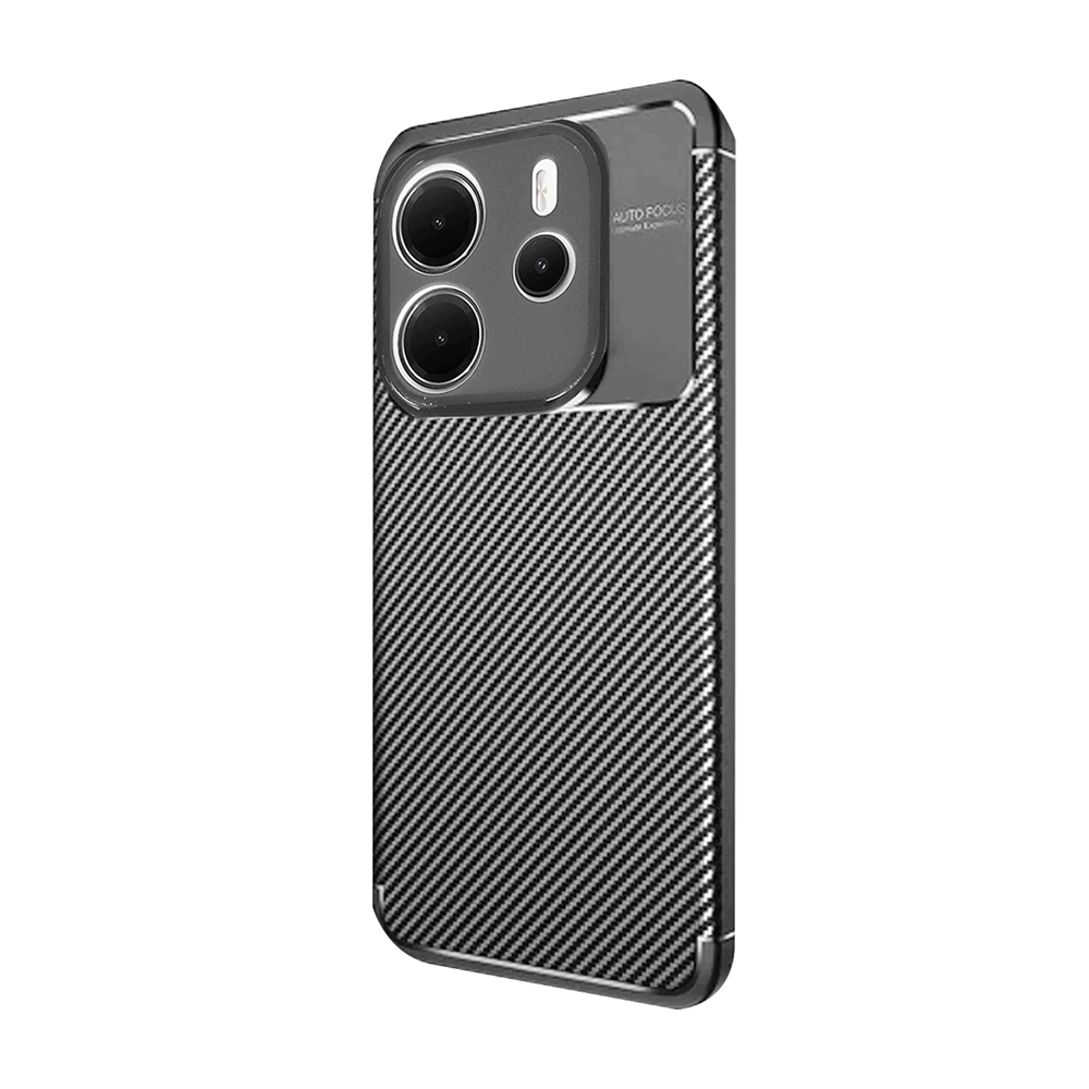 Karbon fiber desenli ve üçlü kameralı siyah telefon kılıfı.