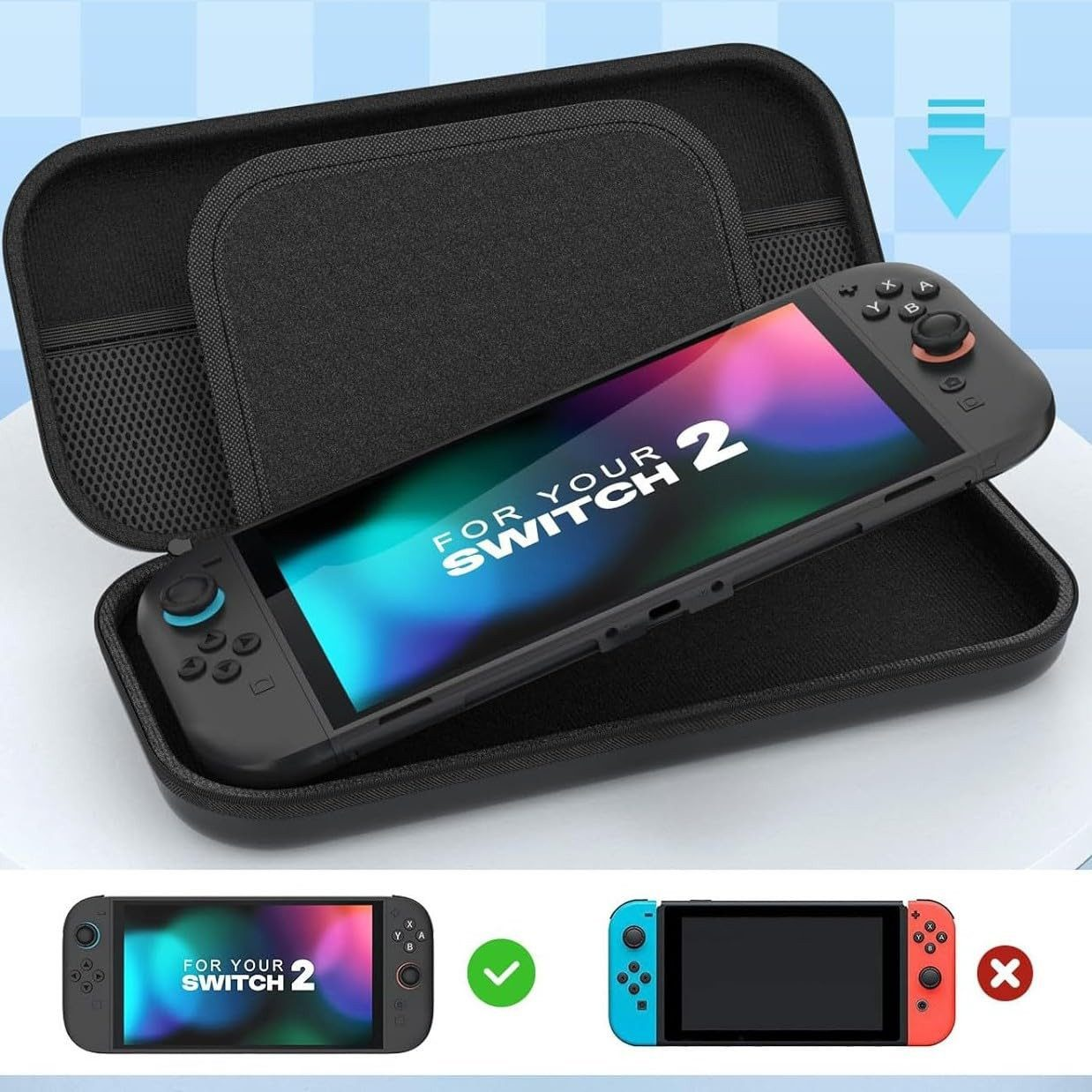 Schwarze Hülle mit Nintendo Switch 2. Unten eine schwarze, eine rot/blaue Switch.