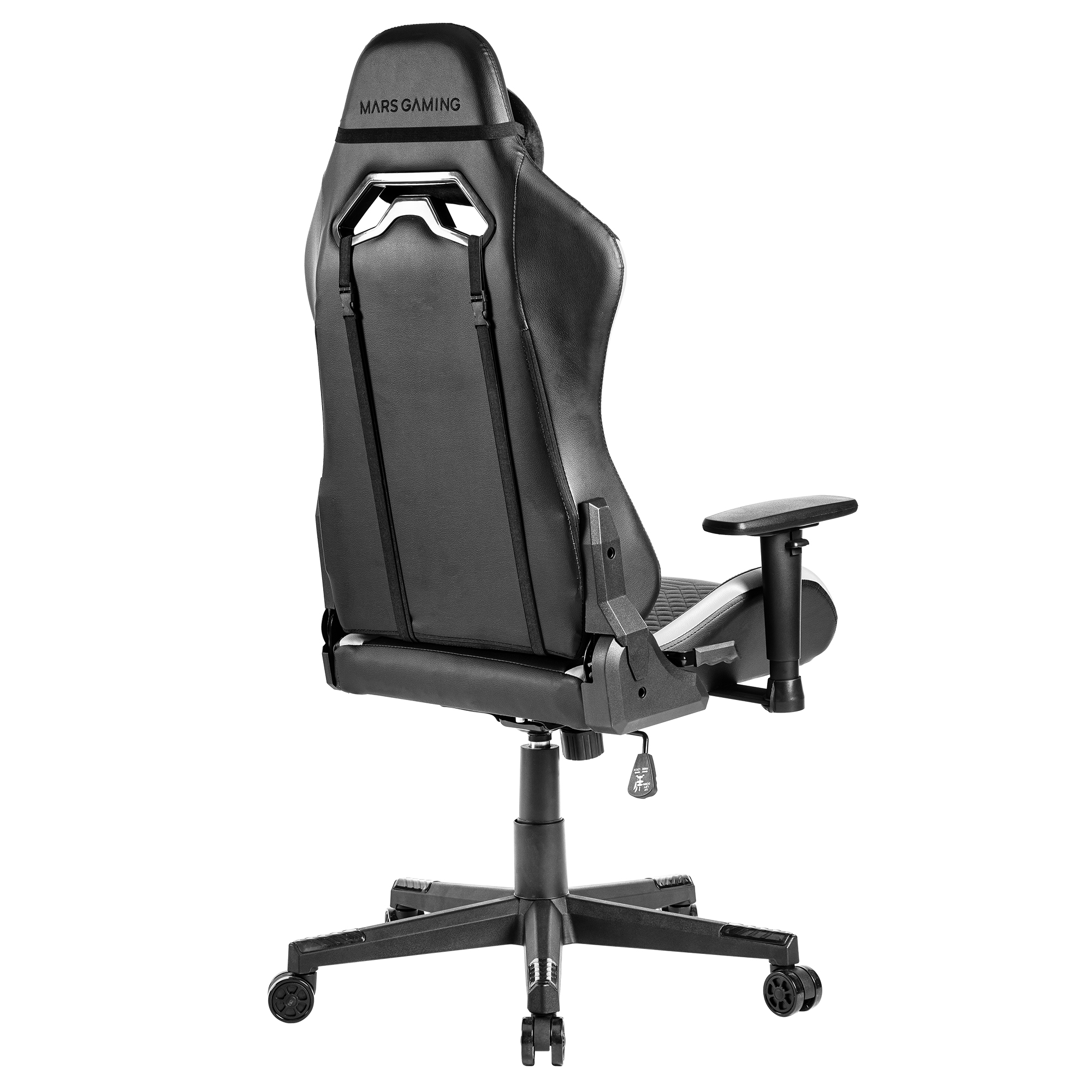 Silla gamer negra con reposabrazos y respaldo ajustable, vista trasera.