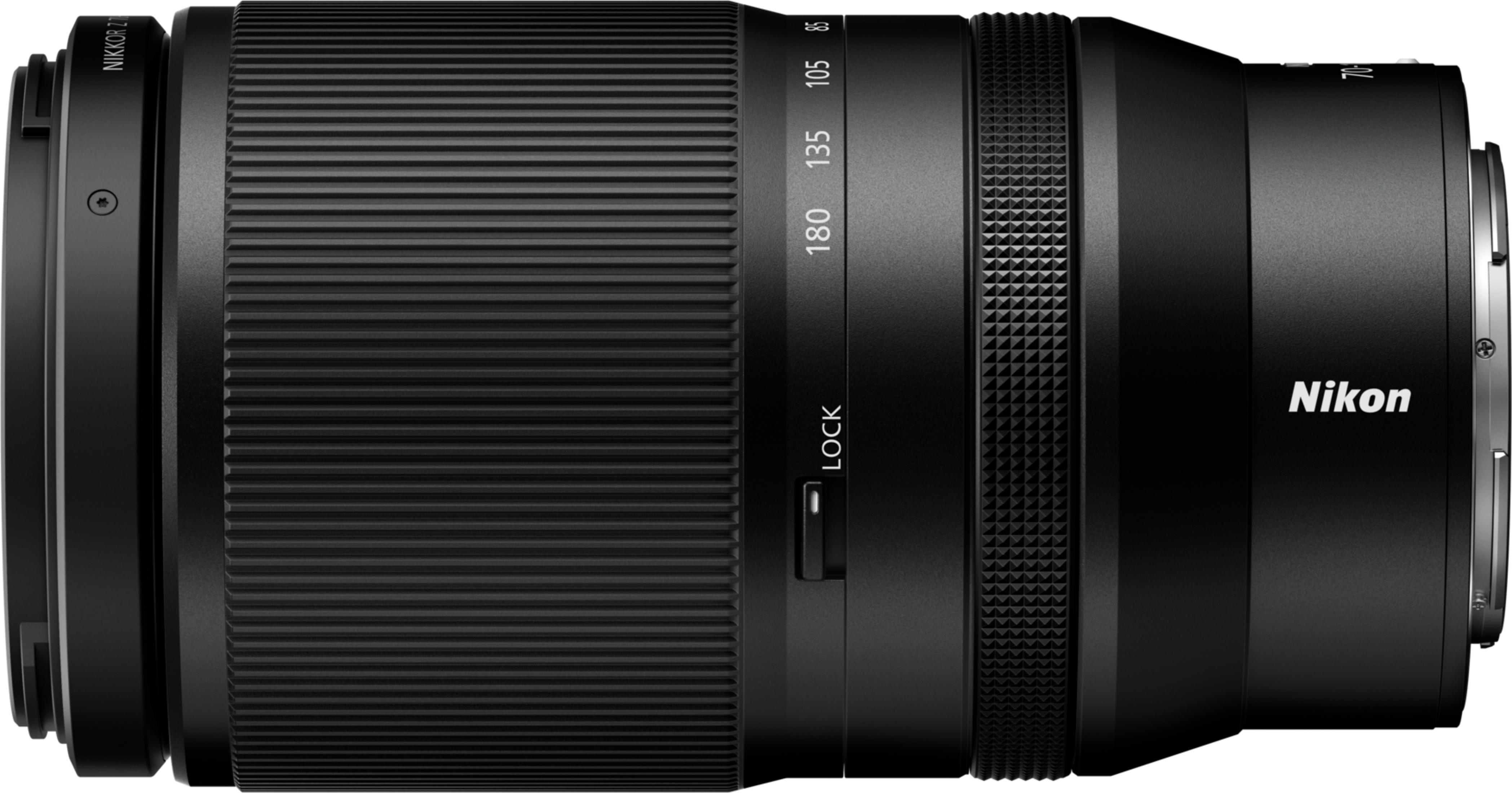 Schwarzes Nikon-Objektiv mit Zoomring, Fokusring und Brennweitenmarkierungen.