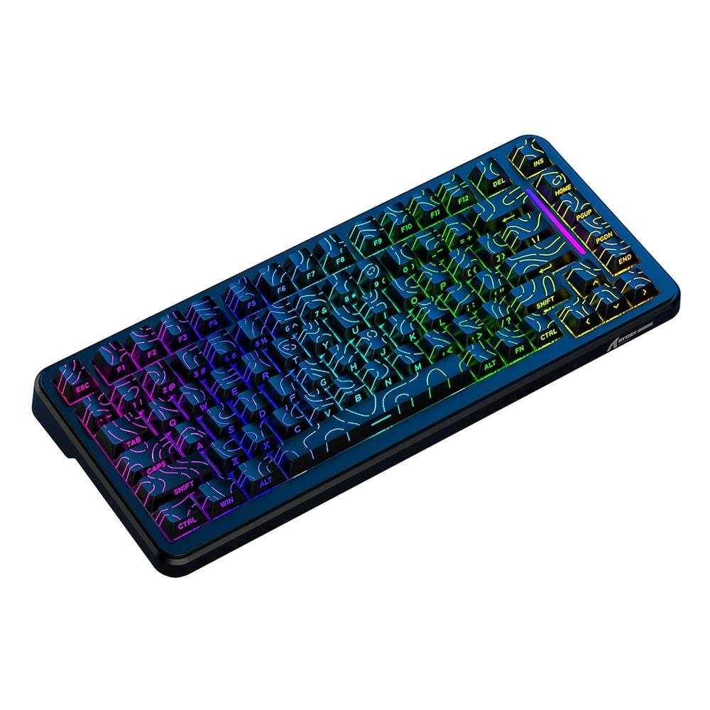 Renkli, desenli tuş başlıklarına ve RGB arka aydınlatmaya sahip mavi mekanik klavye.