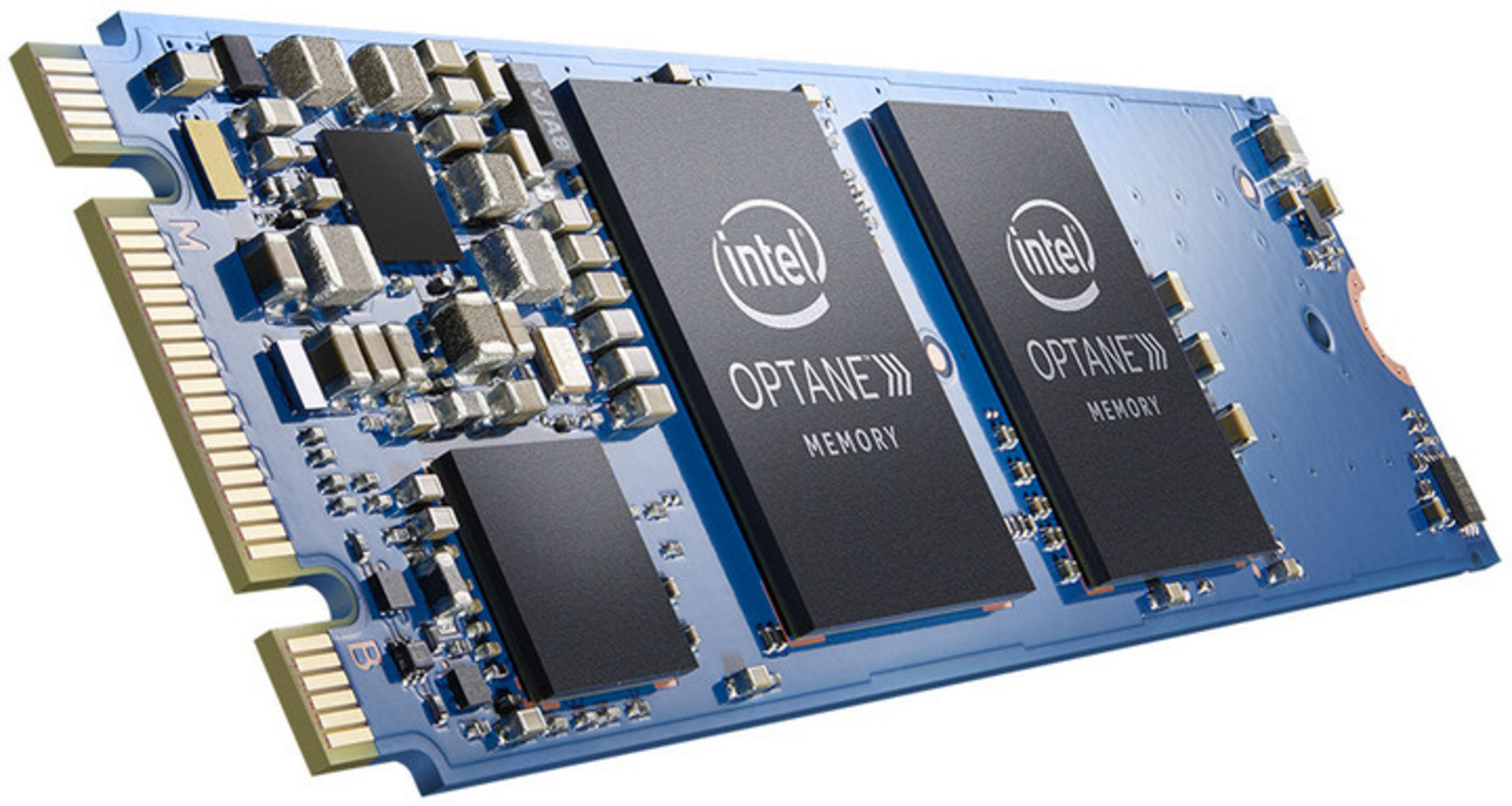 Una scheda di circuito blu con tre chip di memoria Intel Optane neri e molti piccoli componenti.
