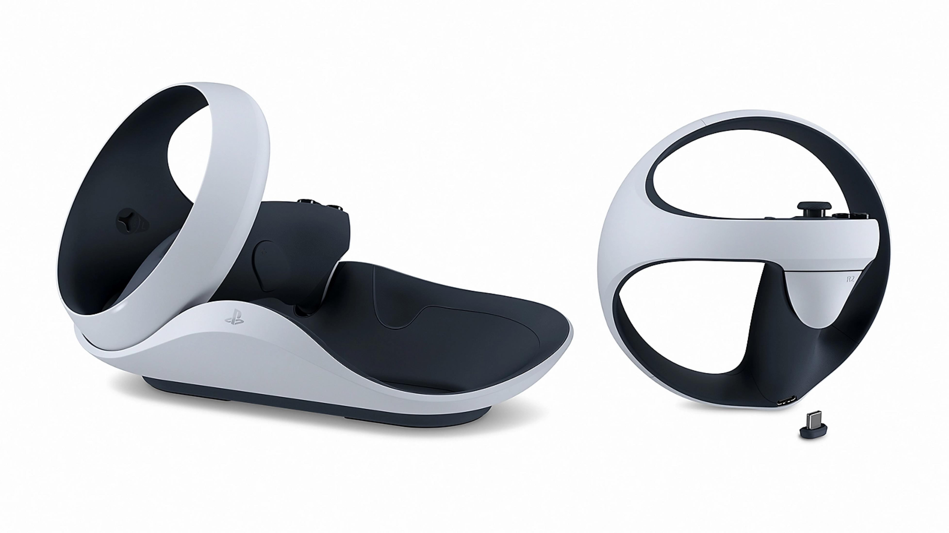 Un visore VR bianco e nero e un volante per il gioco.