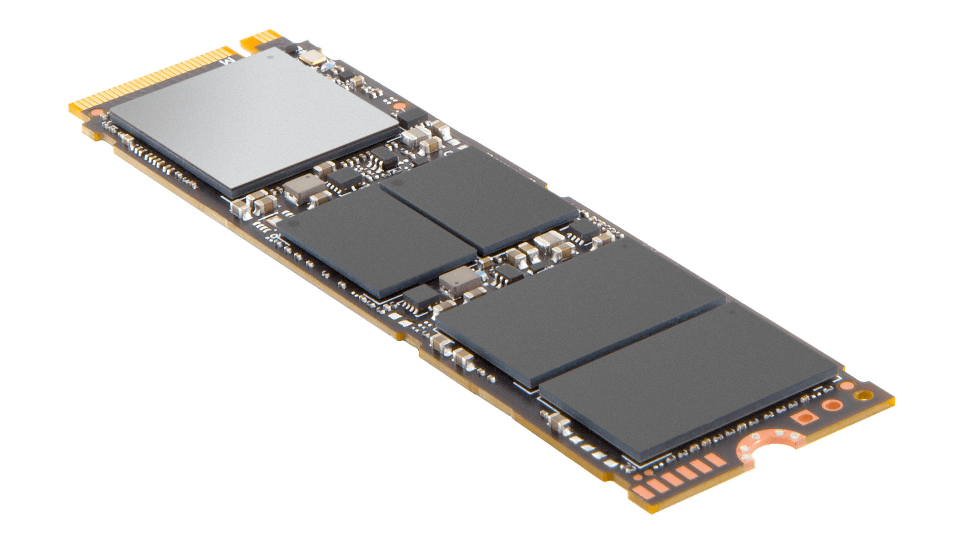 Un SSD M.2 con chip neri e contatti dorati su sfondo bianco.