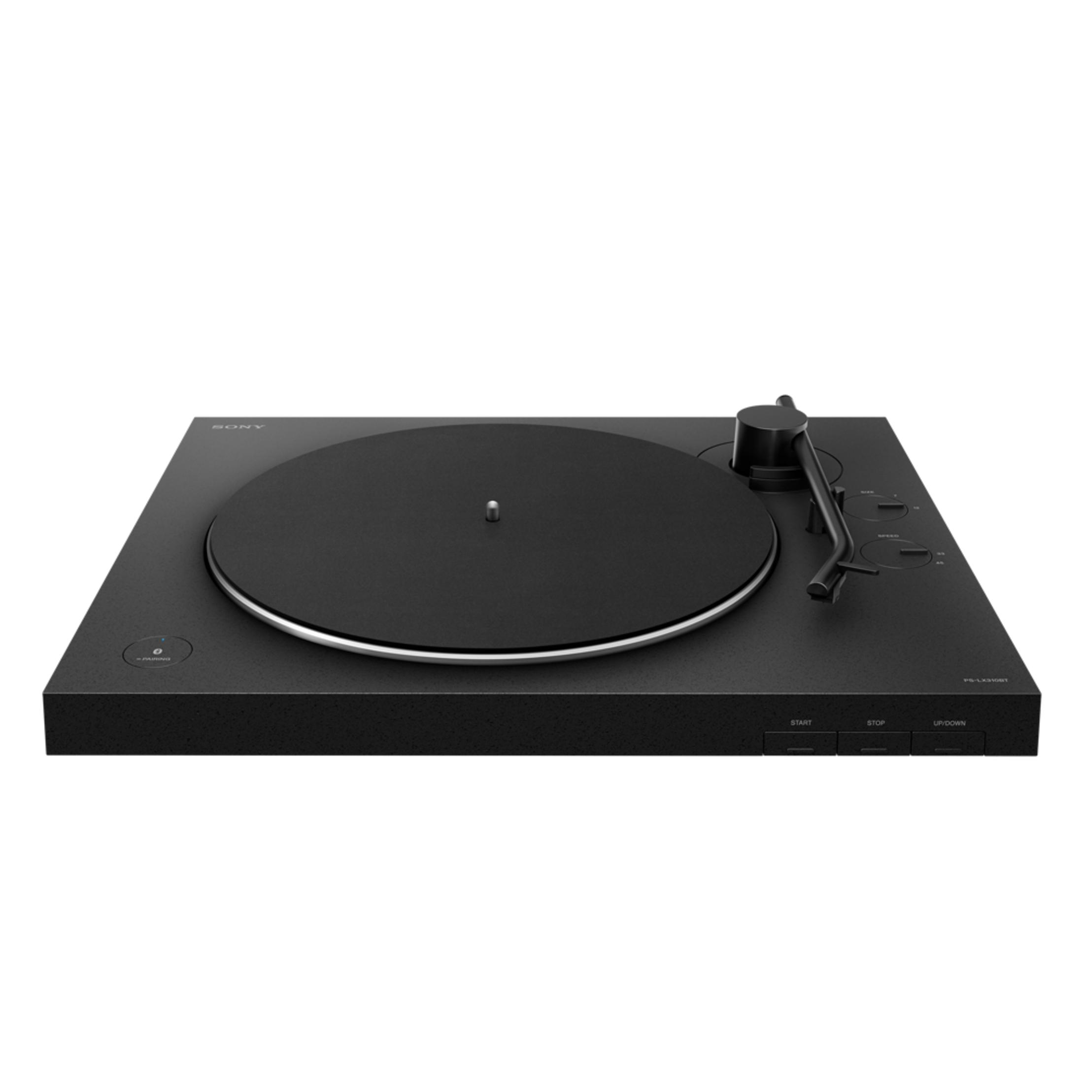 Tocadiscos negro con brazo de tono y controles sobre fondo blanco.
