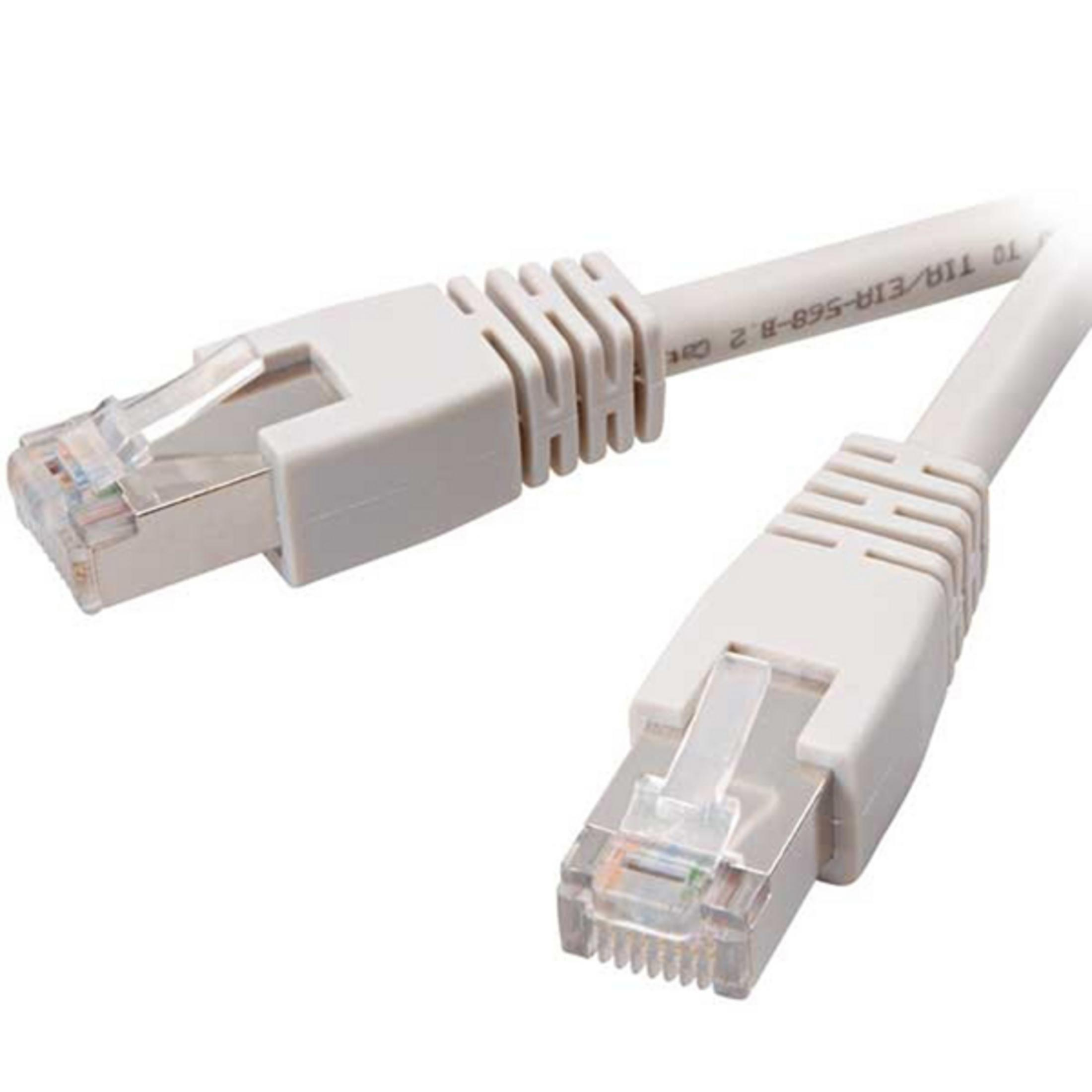 Ein weißes Ethernet-Kabel mit zwei RJ45-Steckern.
