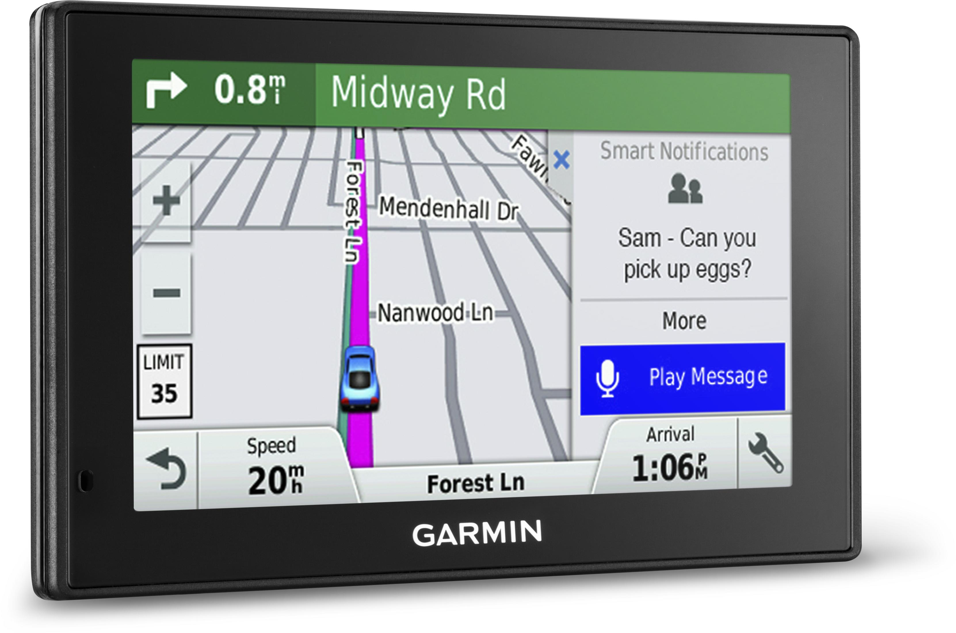 Garmin Navi zeigt eine Karte mit einem blauen Auto, das auf Forest Lane fährt.