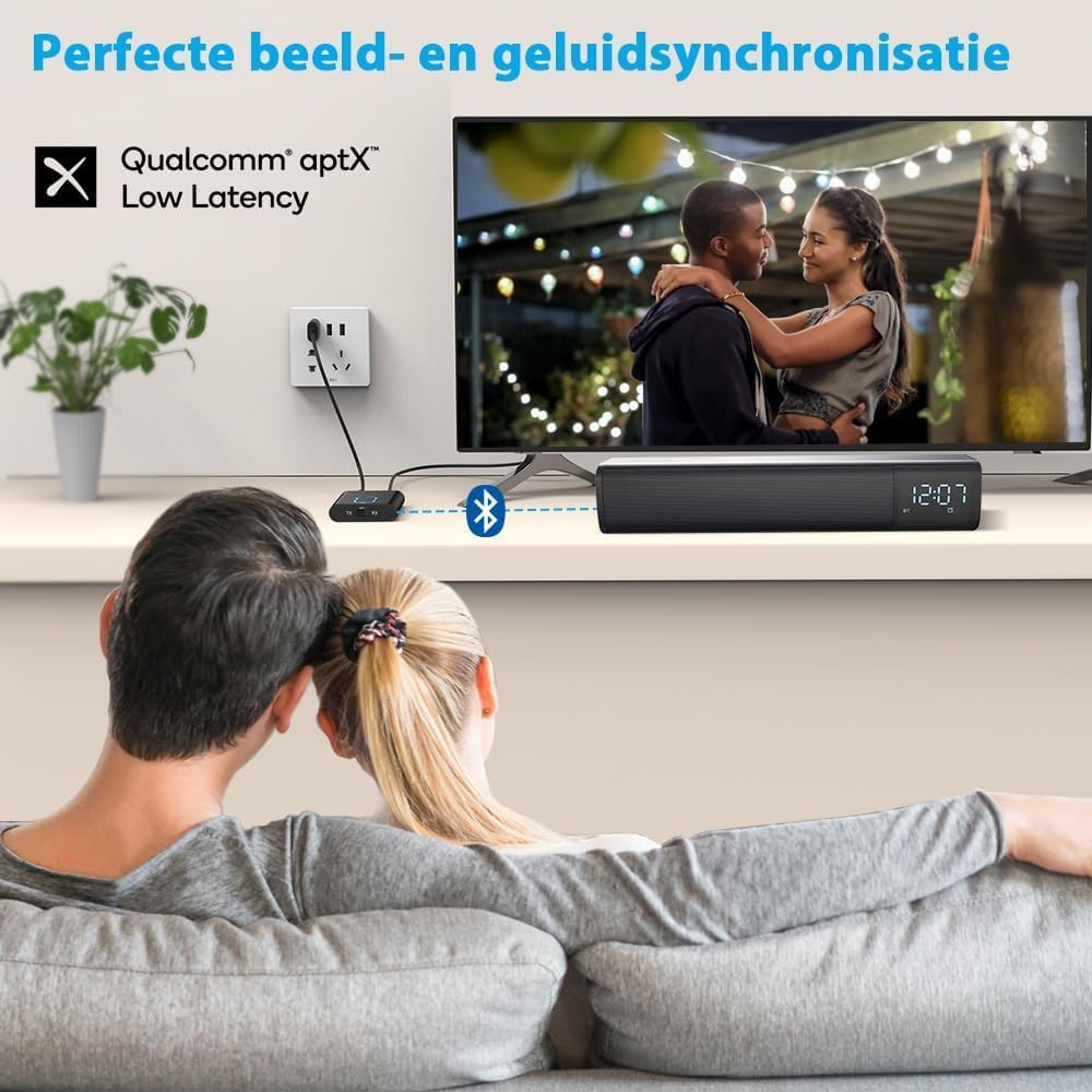 Para ogląda telewizję, połączona z soundbarem i Qualcomm aptX o niskim opóźnieniu.