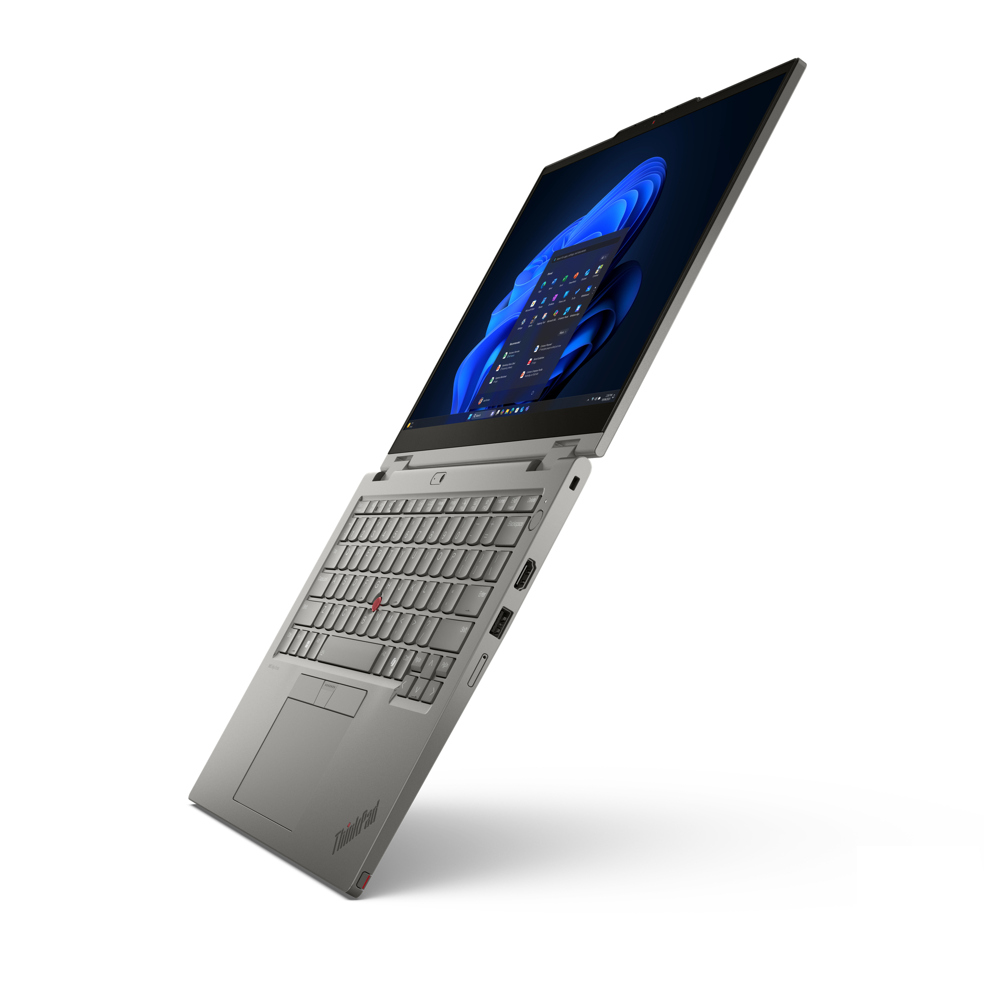 Ein graues ThinkPad-Laptop mit geöffnetem Bildschirm, auf dem Windows 11 läuft.