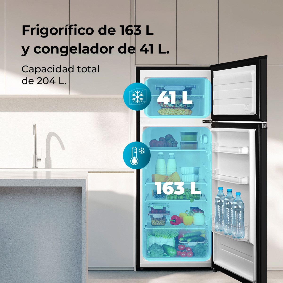 Refrigerador abierto de 163L y congelador de 41L. Contiene alimentos.