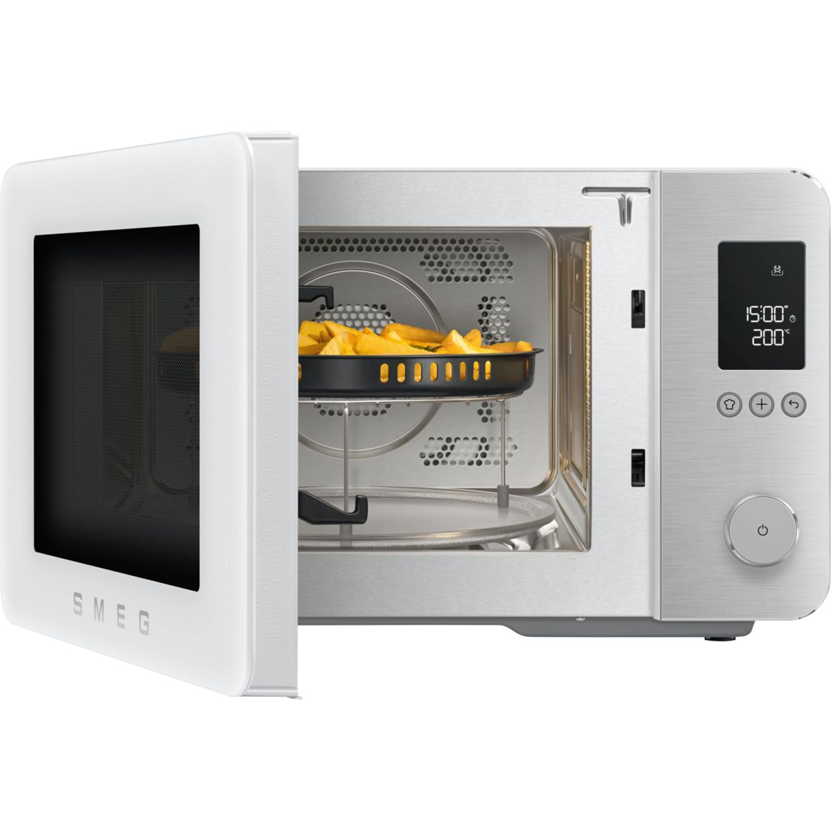 Un microondas SMEG blanco abierto con una cesta de patatas fritas.