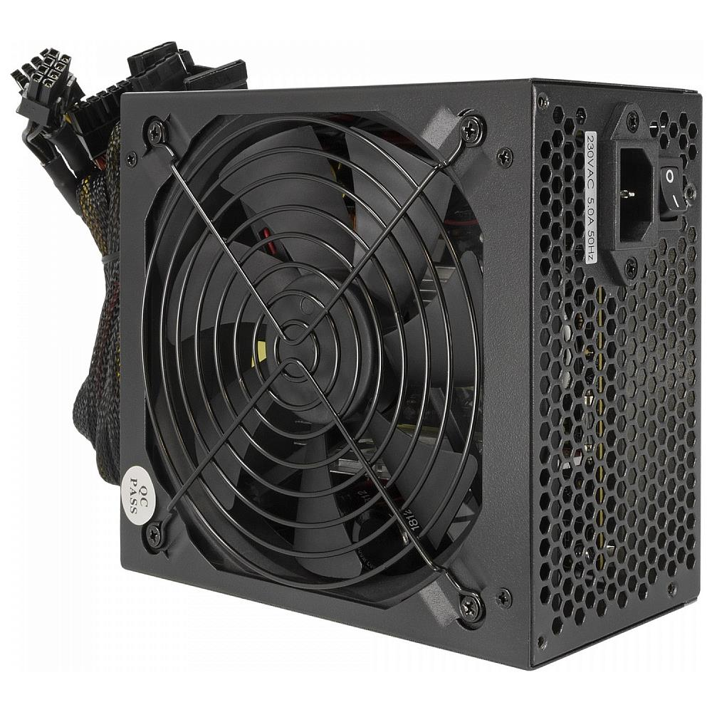 Alimentatore nero per PC con ventola, cavi e interruttore.