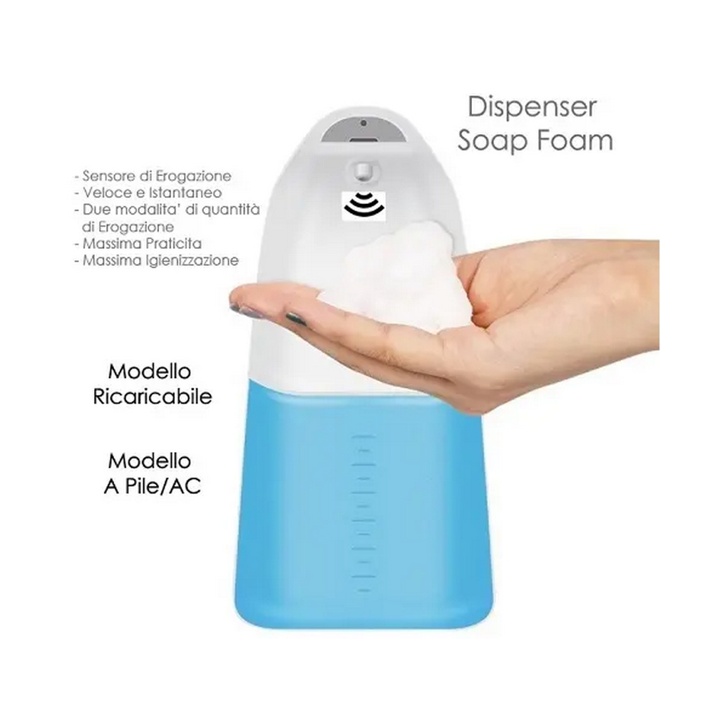 Una mano riceve sapone in schiuma da un dispenser automatico con serbatoio blu.