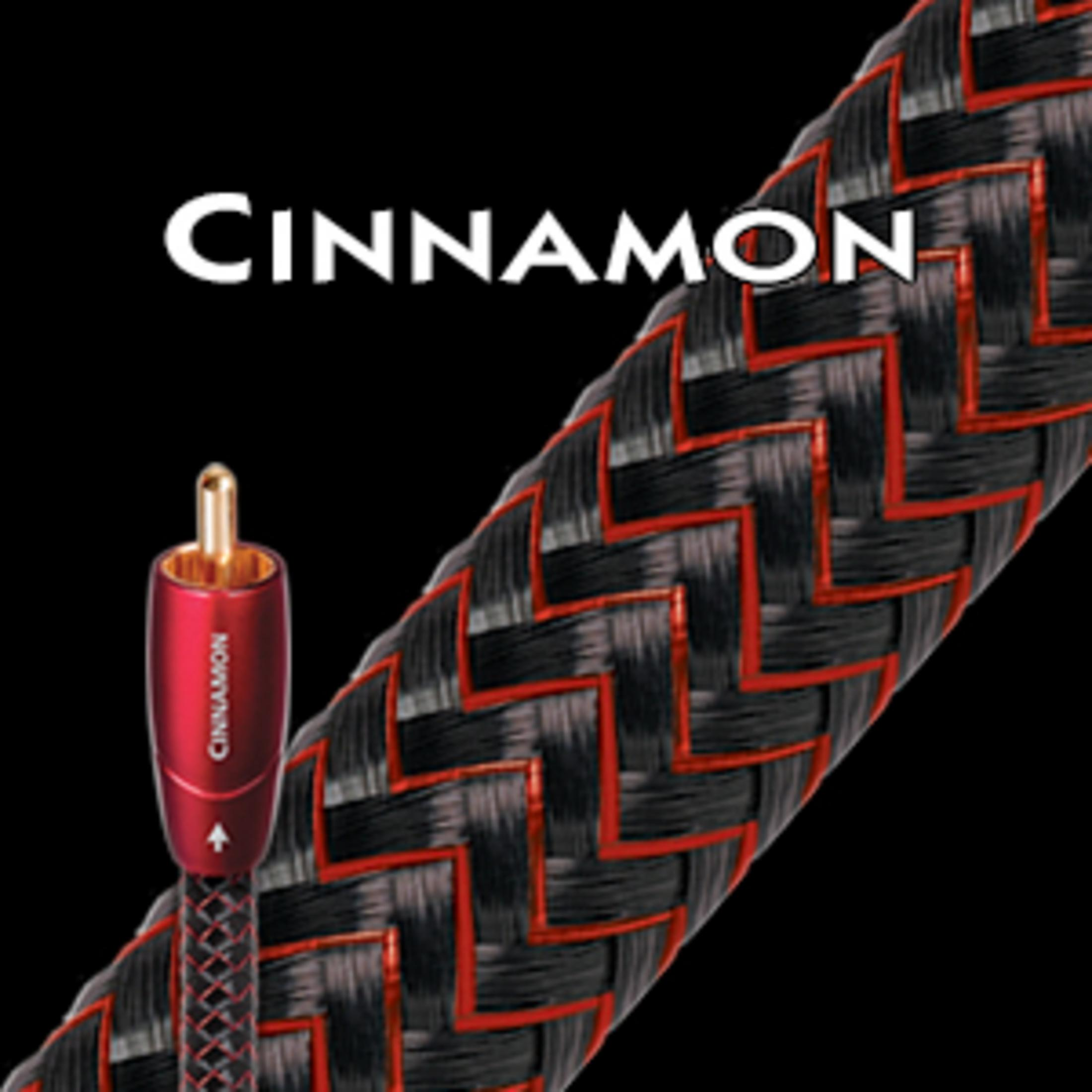 CINNAMON etiketli kırmızı bir konektör, siyah ve kırmızı kablonun yanında.