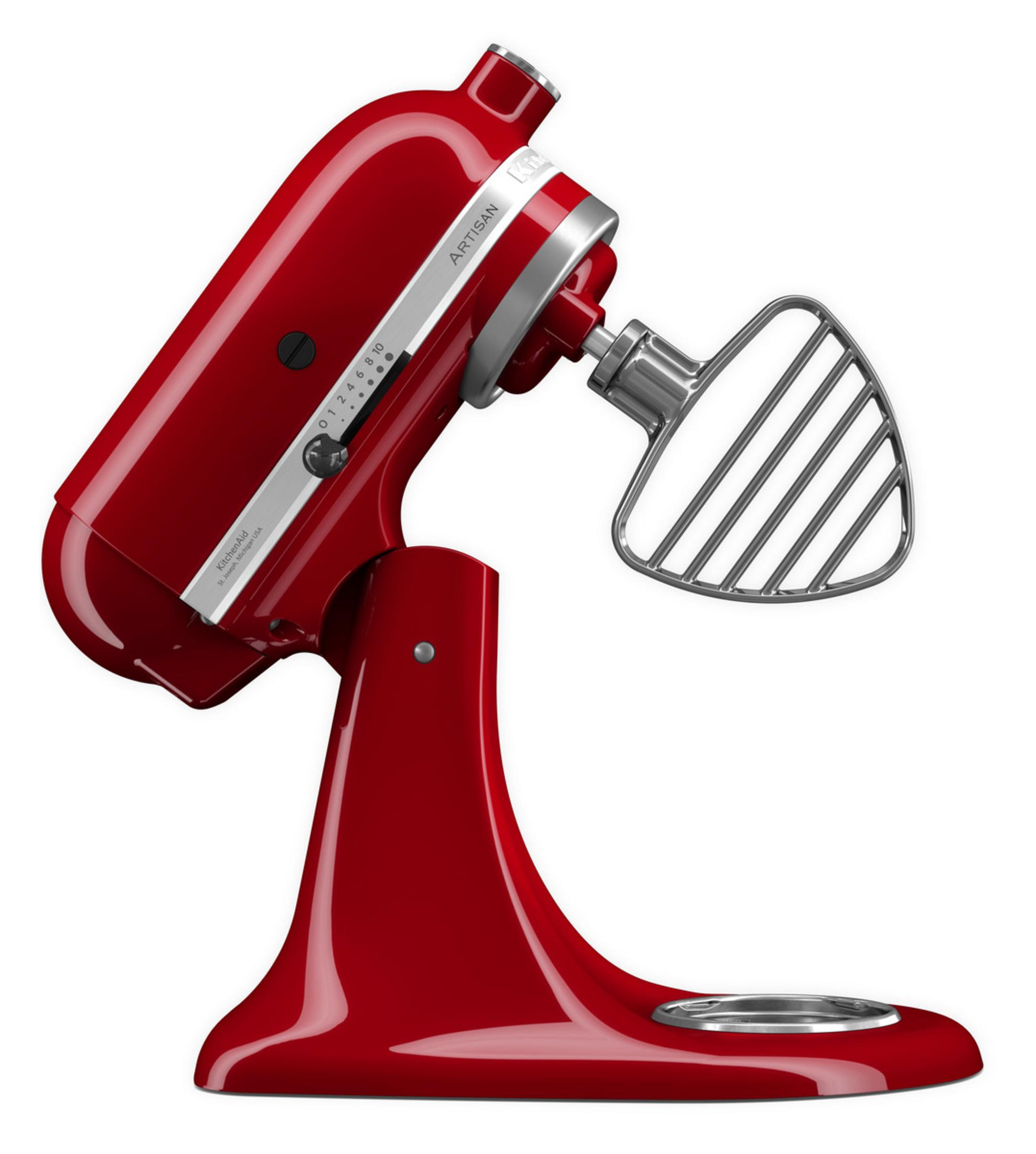 Ein roter KitchenAid Artisan Standmixer mit silbernem Schneebesen und Geschwindigkeitsregler.
