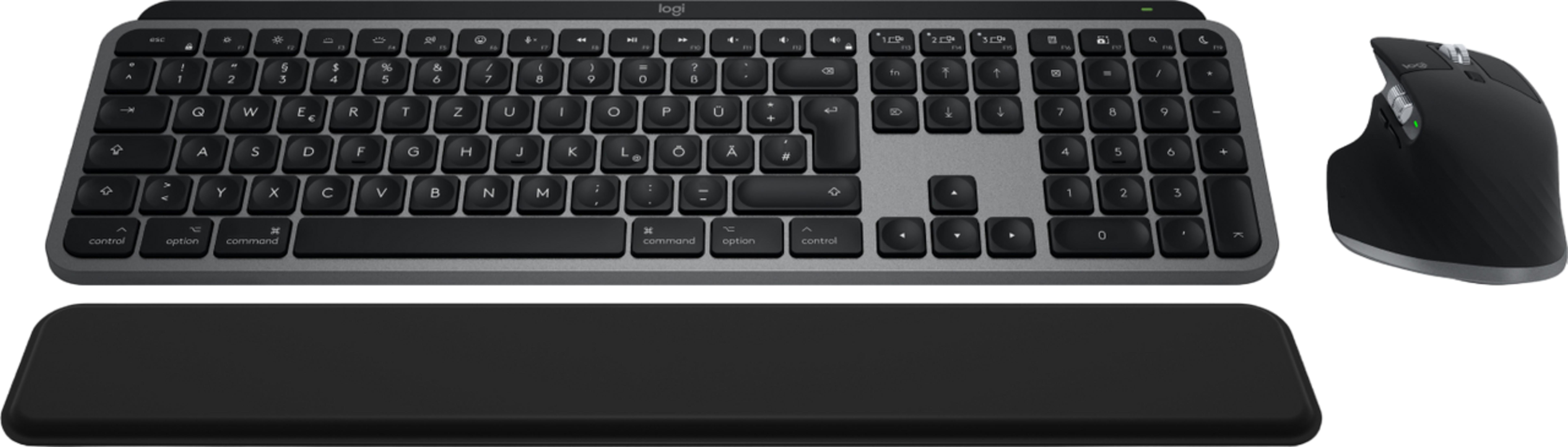 Ein schwarzes Logitech-Keyboard, eine Maus und eine Handballenauflage auf weißem Grund.