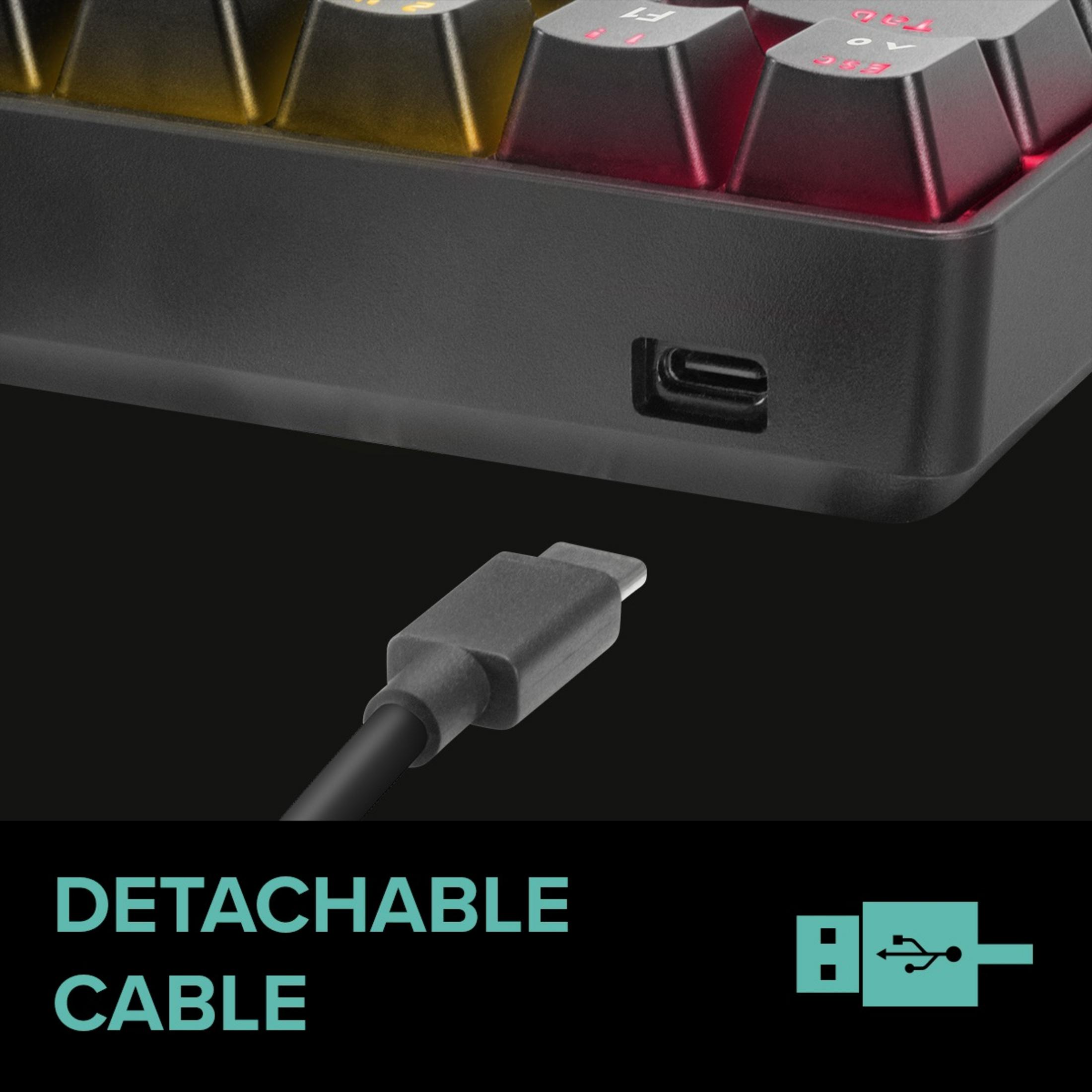 Tastiera nera con cavo USB-C staccabile e tasti illuminati.