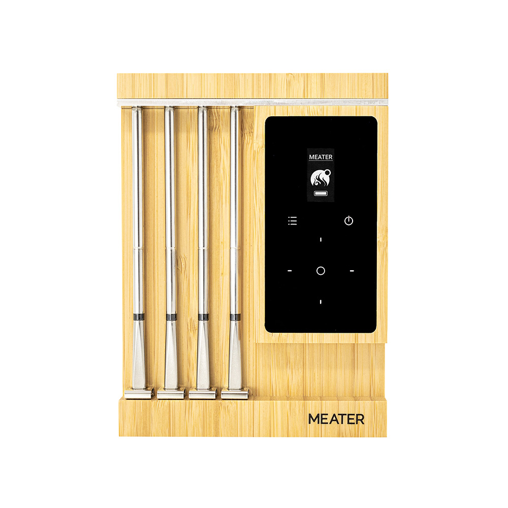 Support de thermomètre de grill en bambou avec quatre sondes en acier inoxydable et panneau de contrôle.