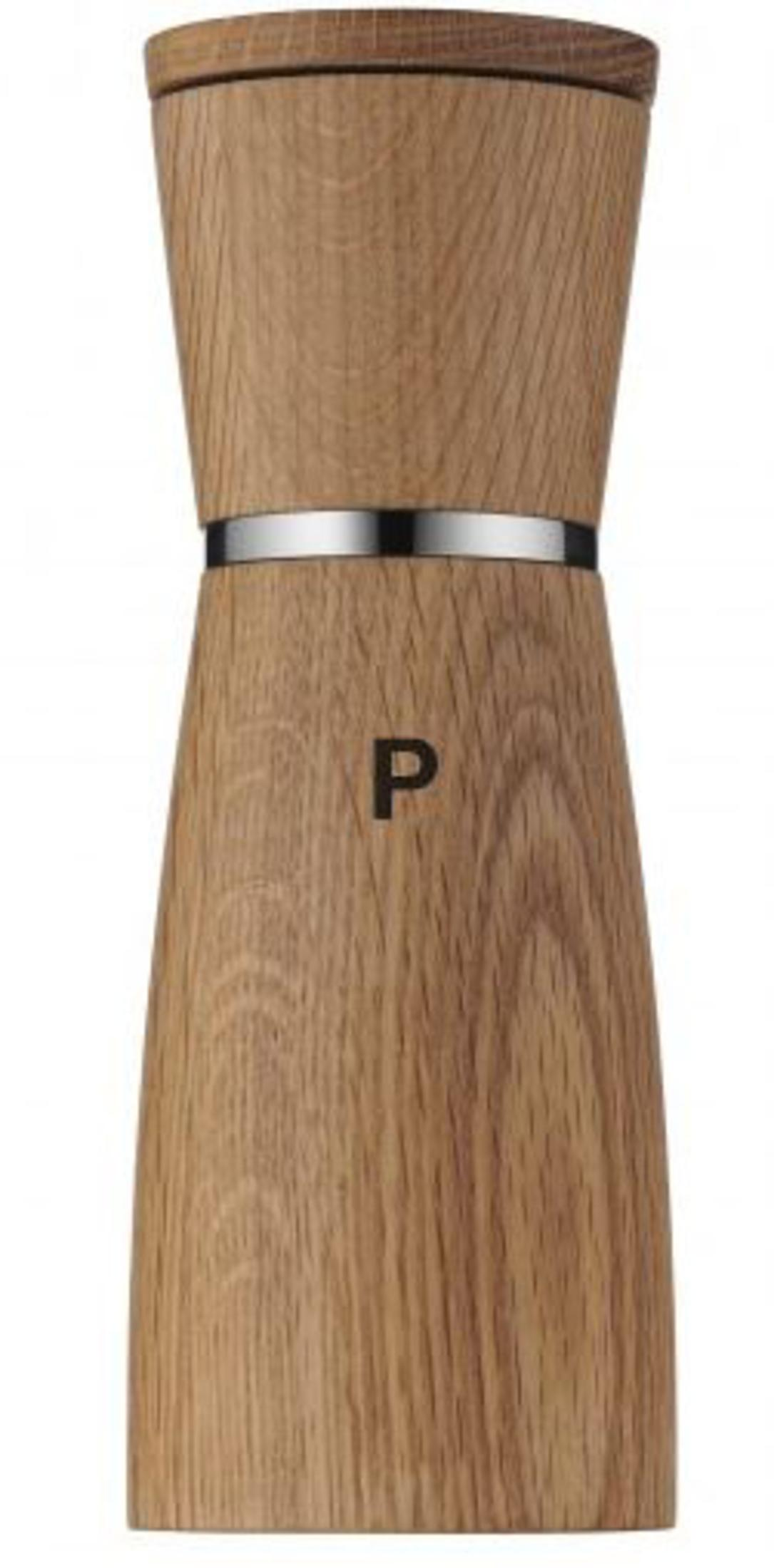 Holzmühle mit silbernem Ring und schwarzem P-Buchstaben.