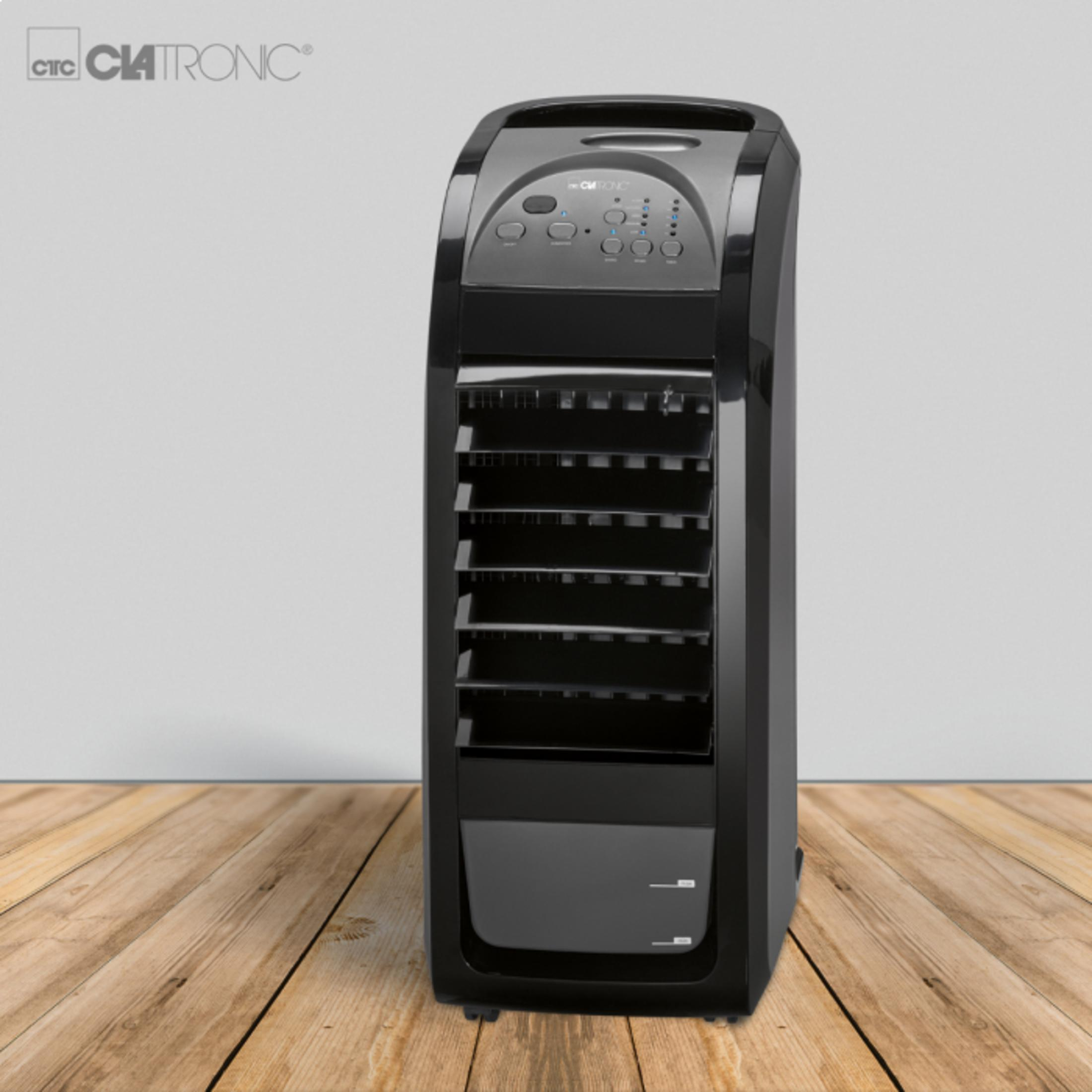 Un enfriador de aire Clatronic negro con rejillas y panel de control.