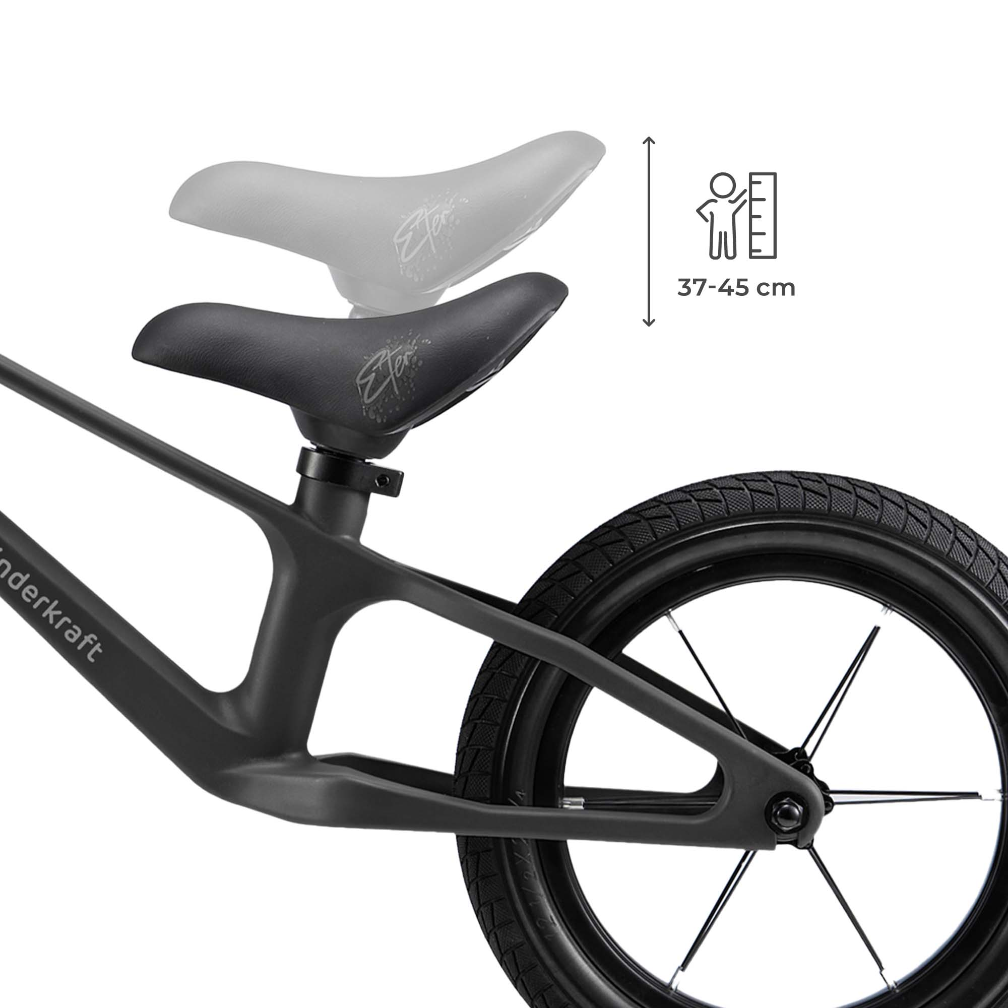 Ein schwarzer Fahrradsattel mit Höhenverstellanzeige und einer Sitzhöhe von 37-45 cm.