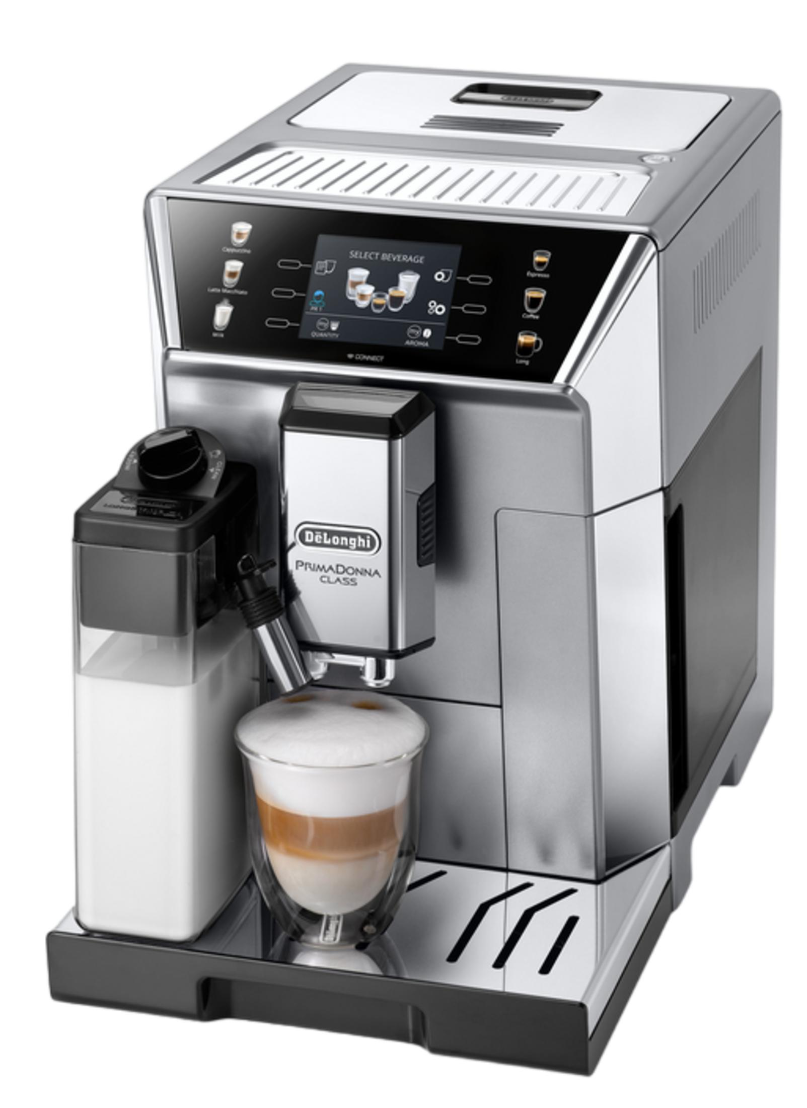 Ein silberner DeLonghi Kaffeevollautomat mit einem Glas Latte Macchiato.