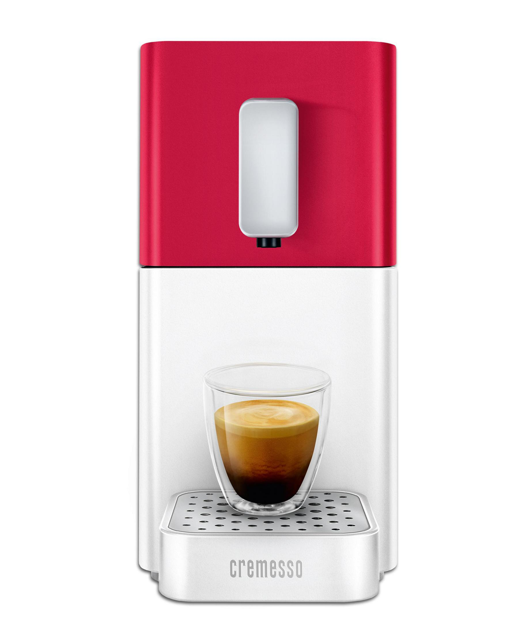 Eine rote Kaffeemaschine mit einem Glas Espresso darauf.