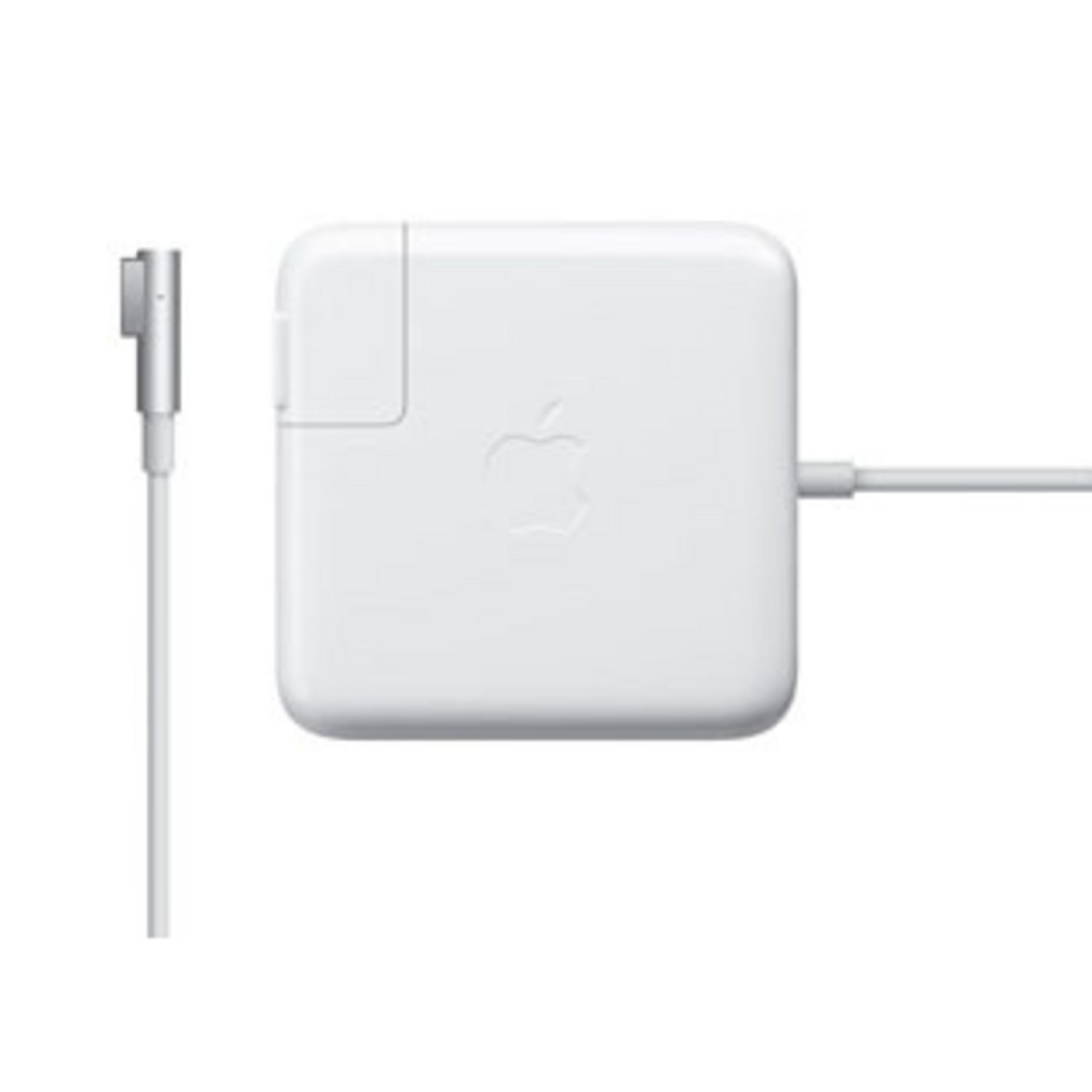 Un alimentatore bianco Apple MagSafe con cavo.