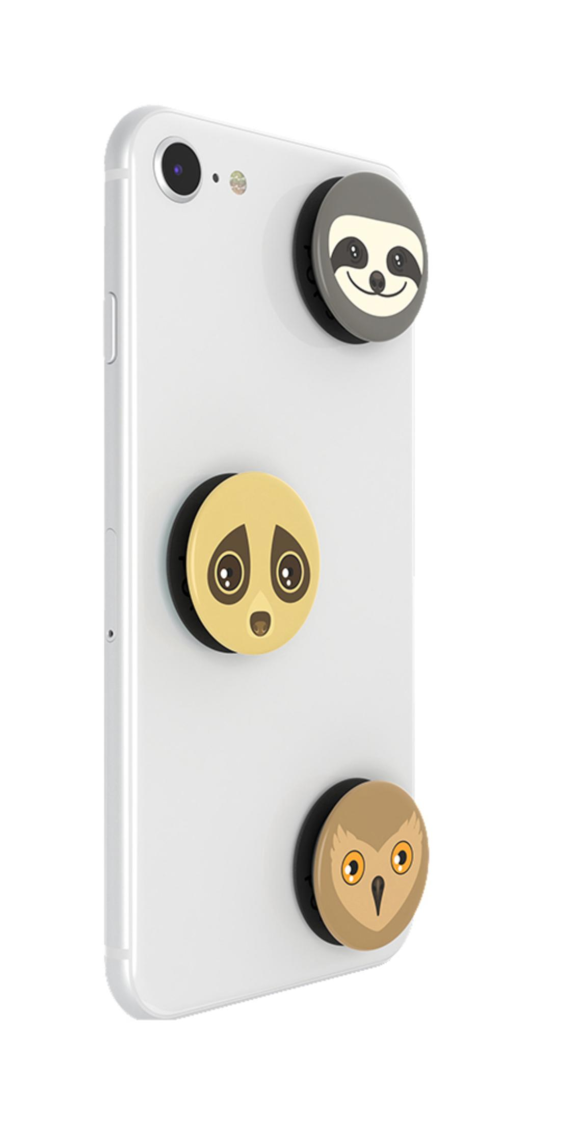 Un smartphone blanco con tres pop sockets: perezoso, panda y búho.