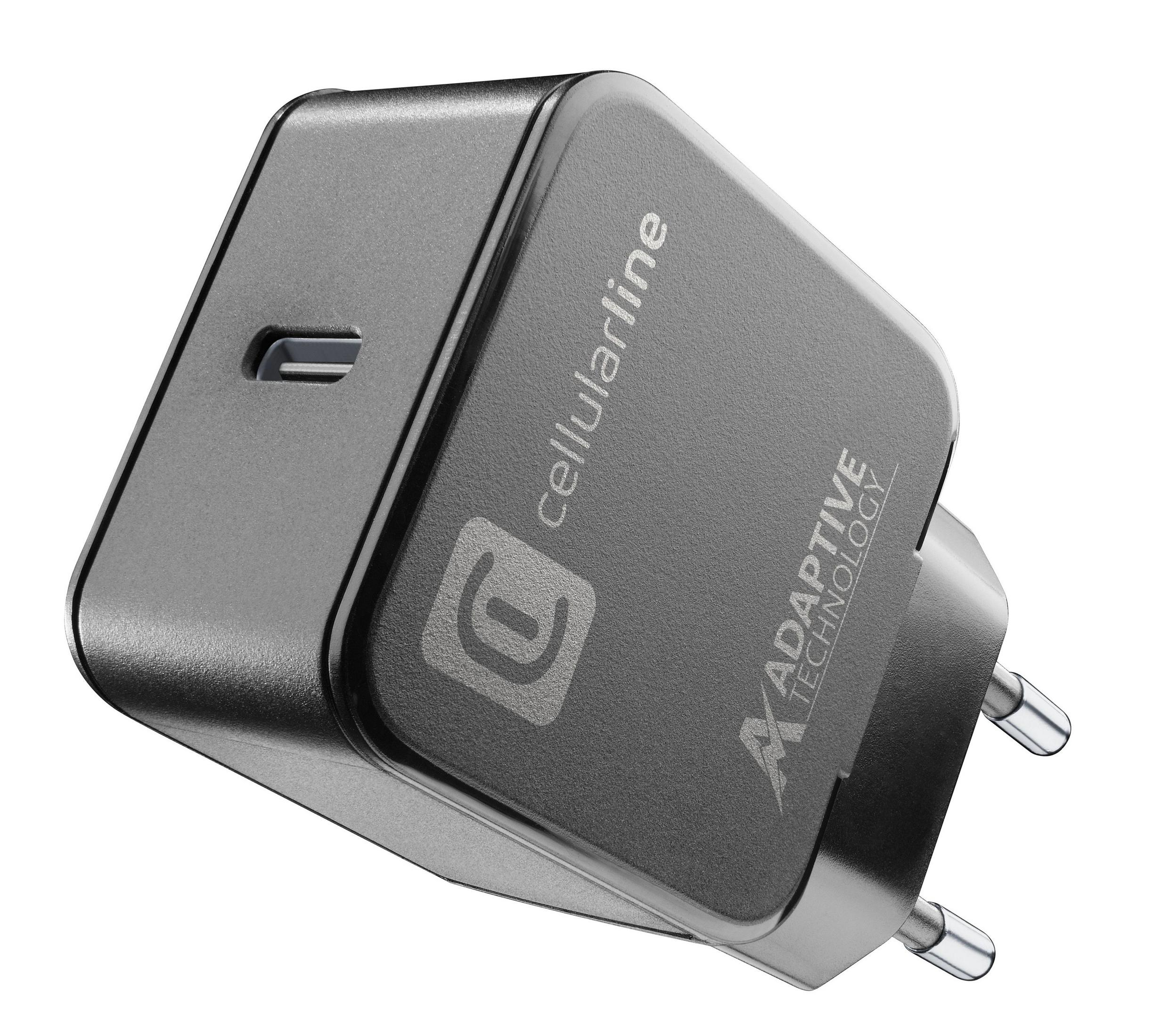 Cargador USB-C gris con logo y texto "Adaptive Technology". Fondo blanco.