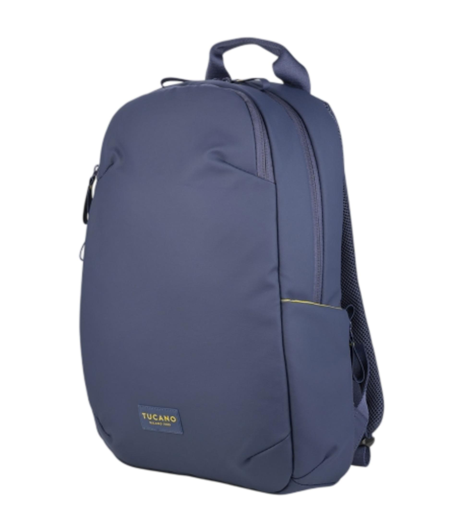 Uno zaino blu navy con accenti gialli e logo Tucano.