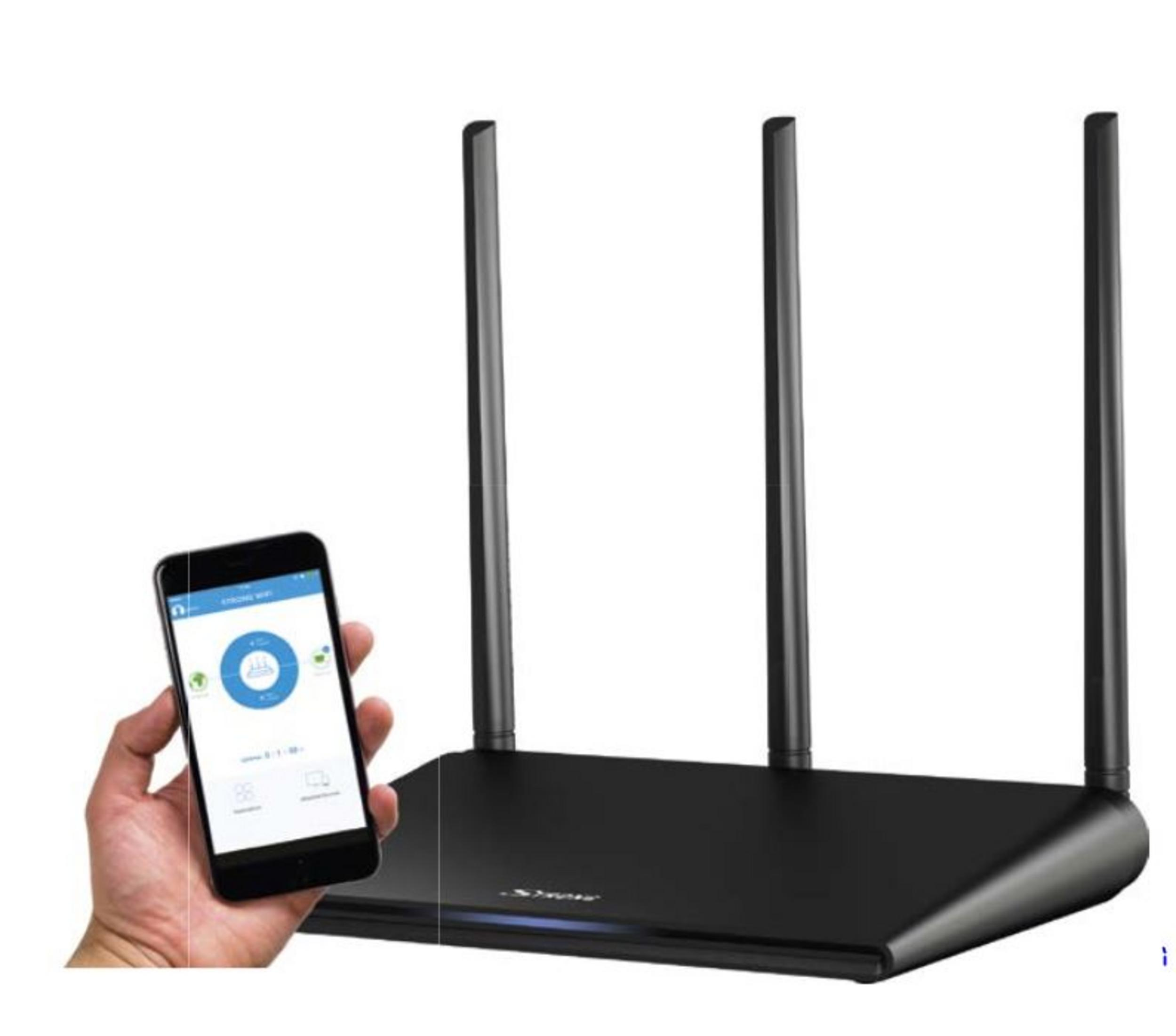 Czarny router z trzema antenami i smartfonem w dłoni.