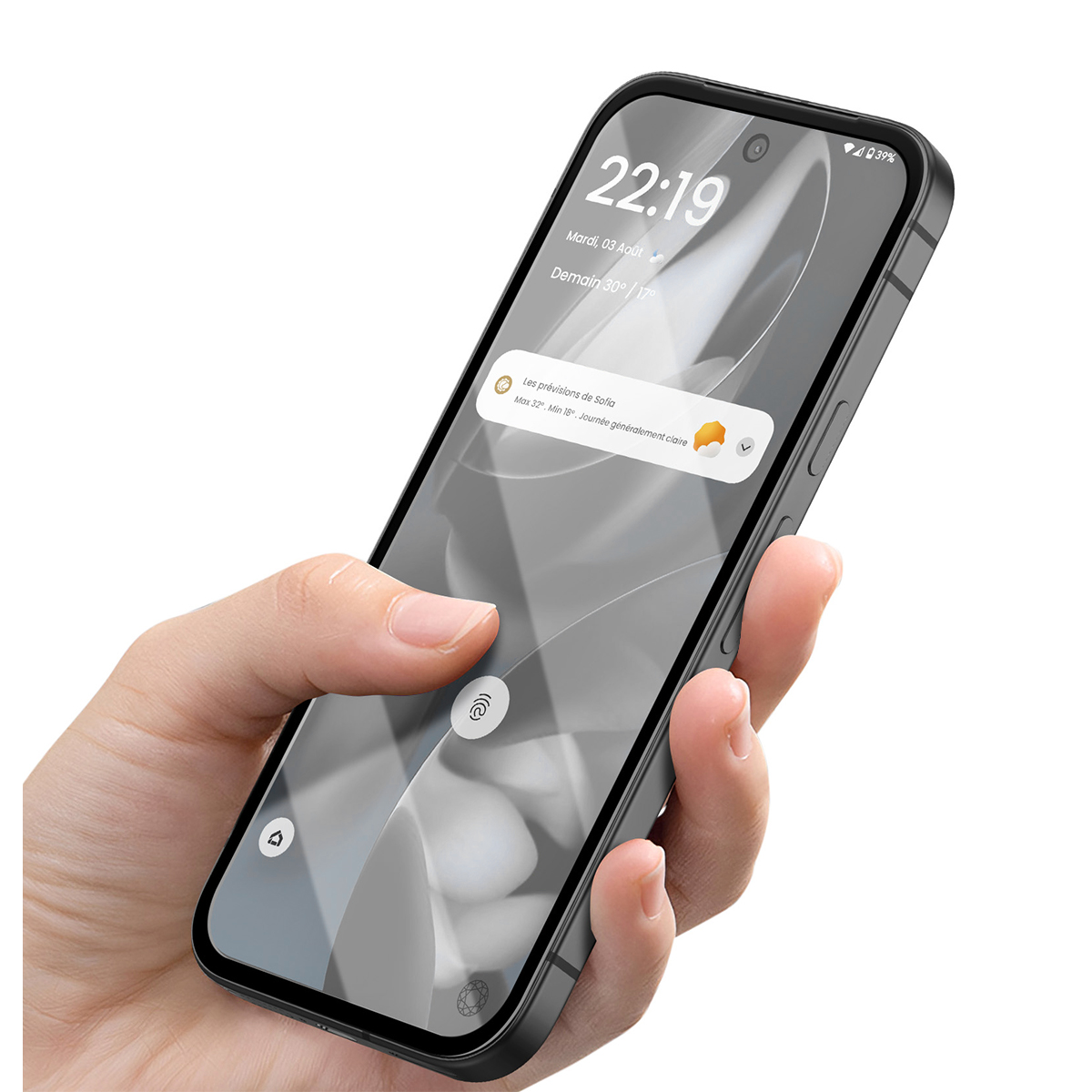 Une main tient un smartphone affichant la météo.