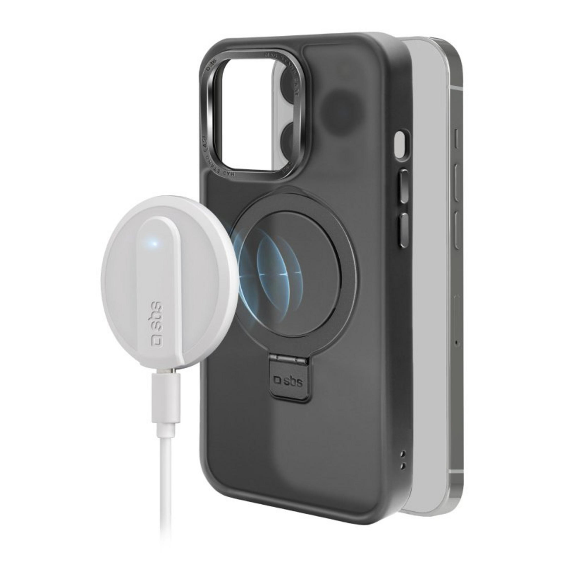 Un iPhone negro con cargador y funda MagSafe sobre fondo blanco.